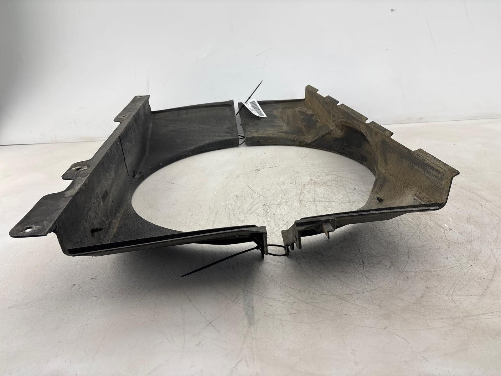 01-07 Chevrolet Silverado 3500 Radiator Cooling Fan Shroud Upper & Lower OEM