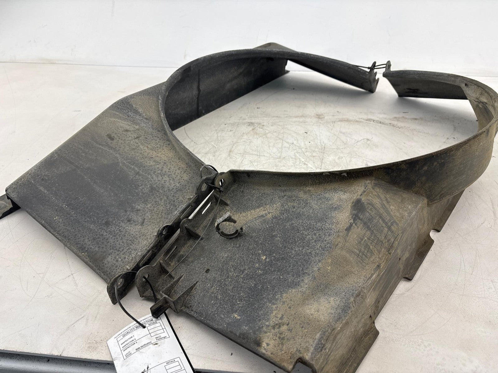 01-07 Chevrolet Silverado 3500 Radiator Cooling Fan Shroud Upper & Lower OEM