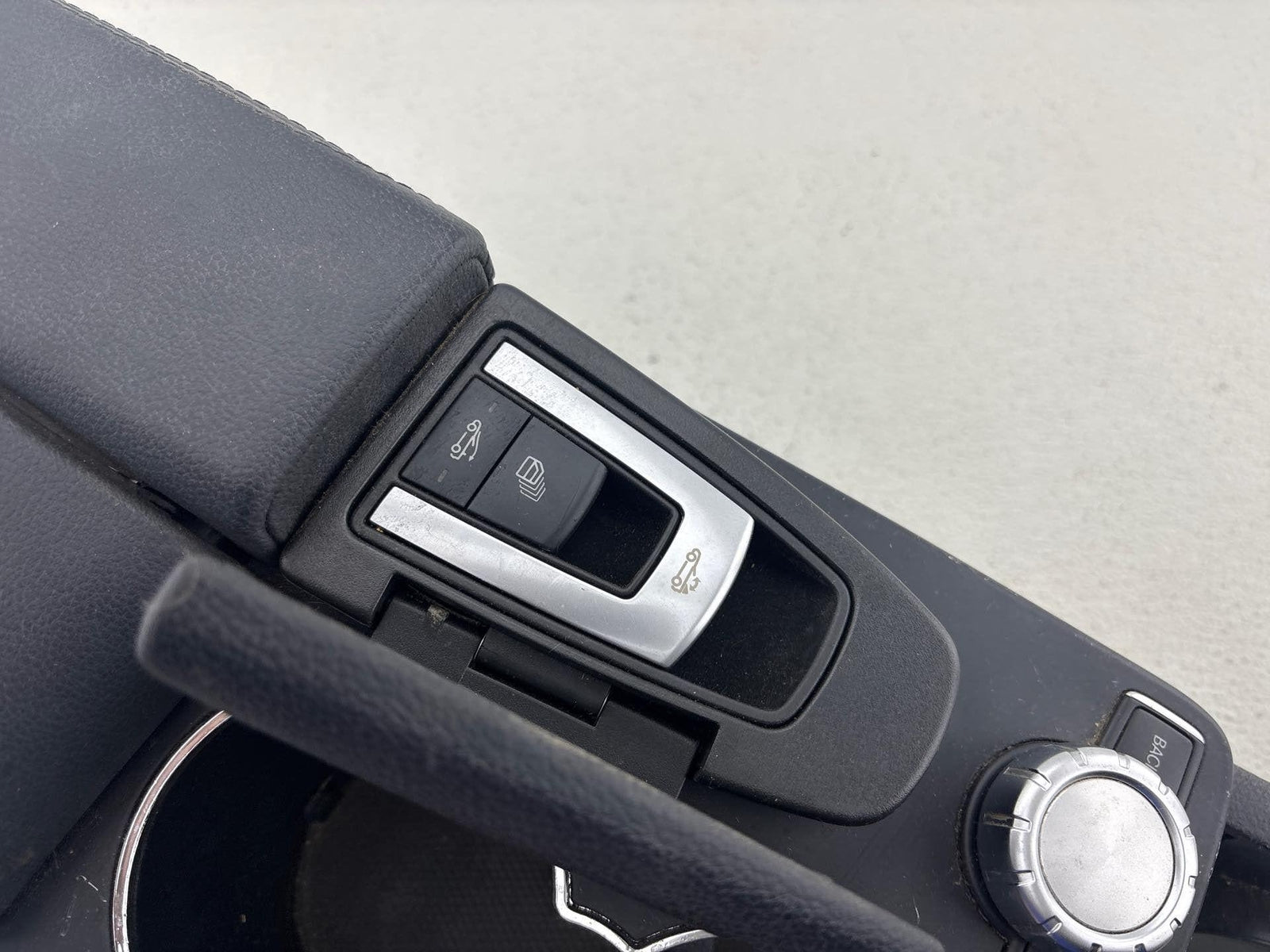 10-11 Mercedes E550/350 Front Floor Center Console Assembly Oem