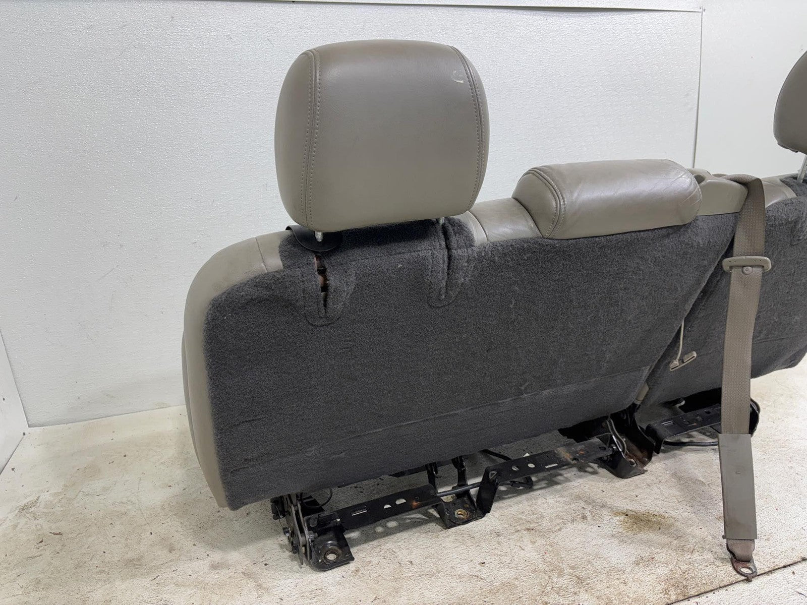 05-07 Hummer H2 Sut Rear 2Nd Row Seat Ebony Leather