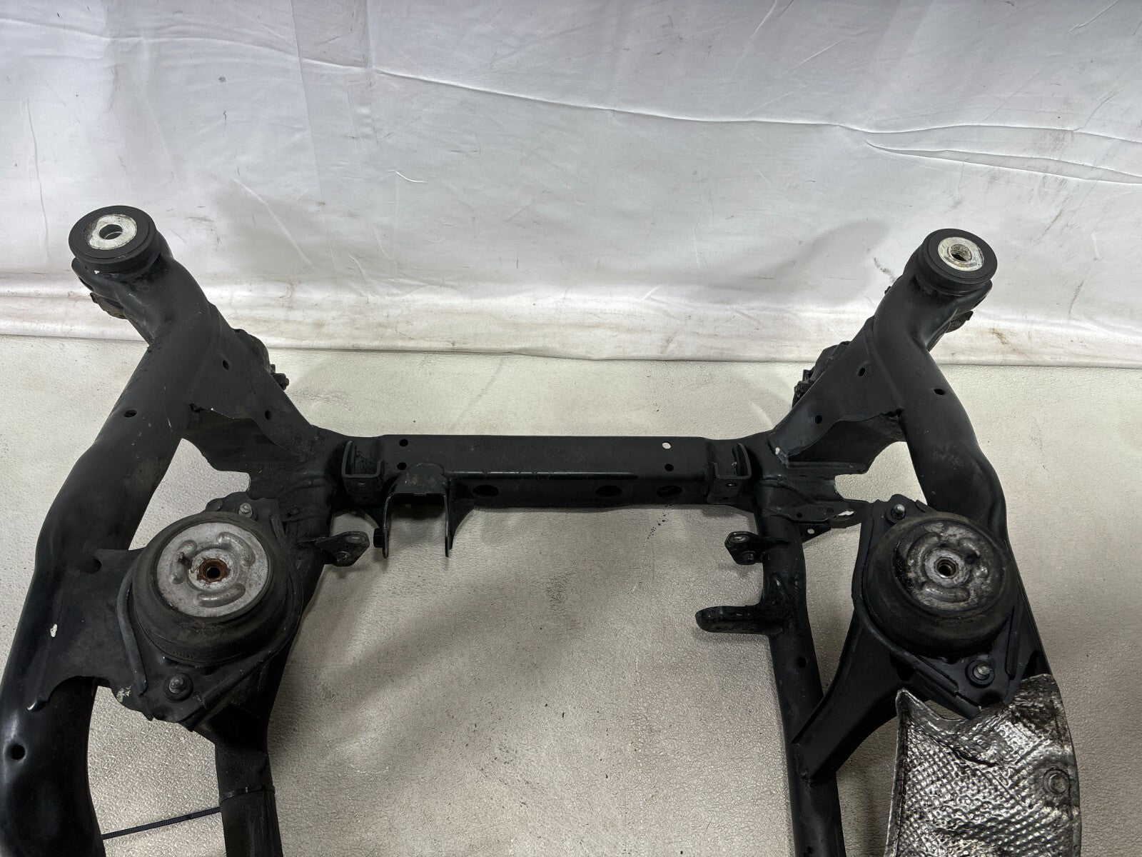 1992 - 1997 Toyota Land Cruiser Fj80 Front Suspension Sub Frame Crossmember Oem