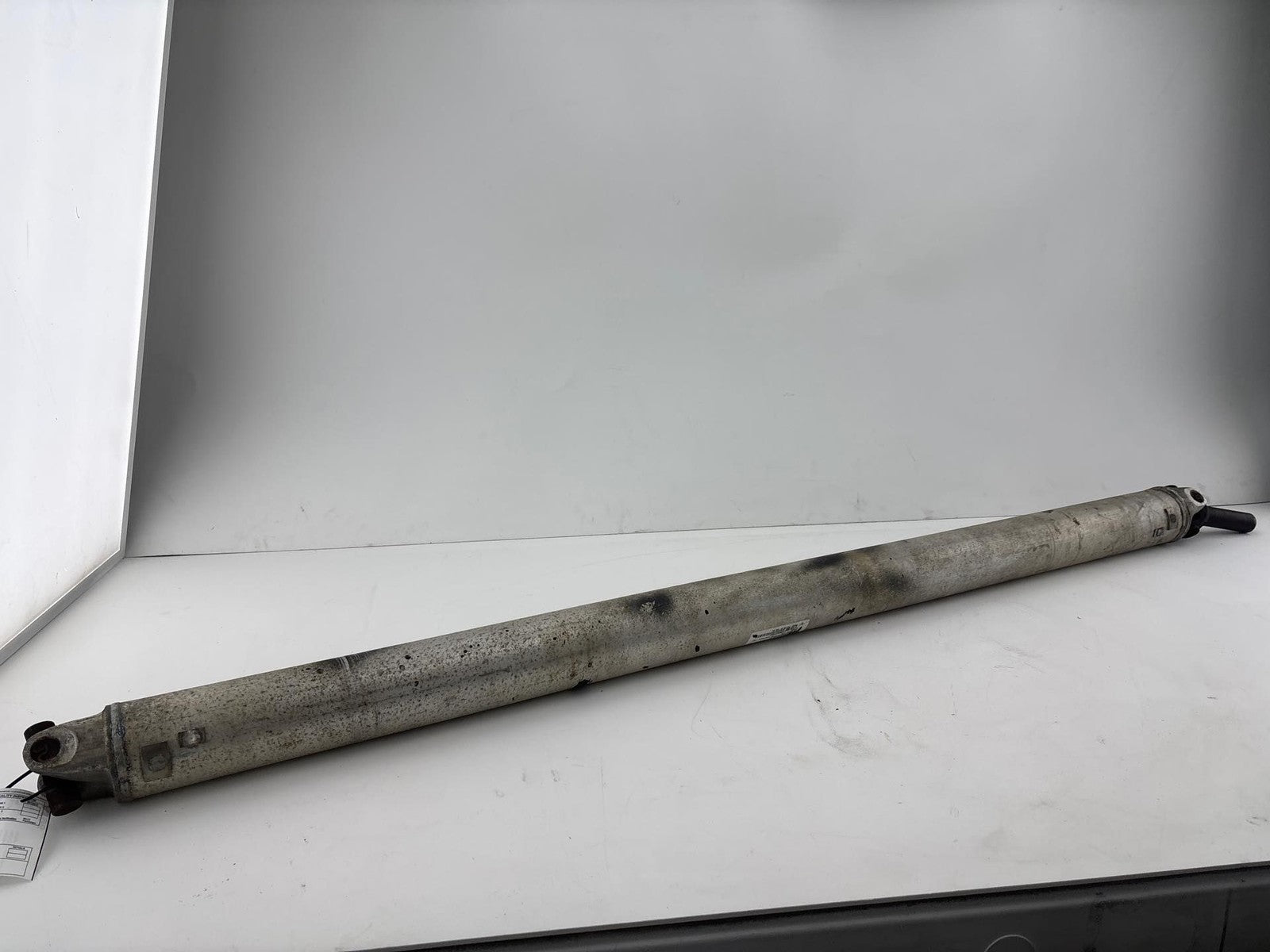 1999-2007 Chevrolet Silverado 1500 Rear Driveshaft Drive Shaft OEM