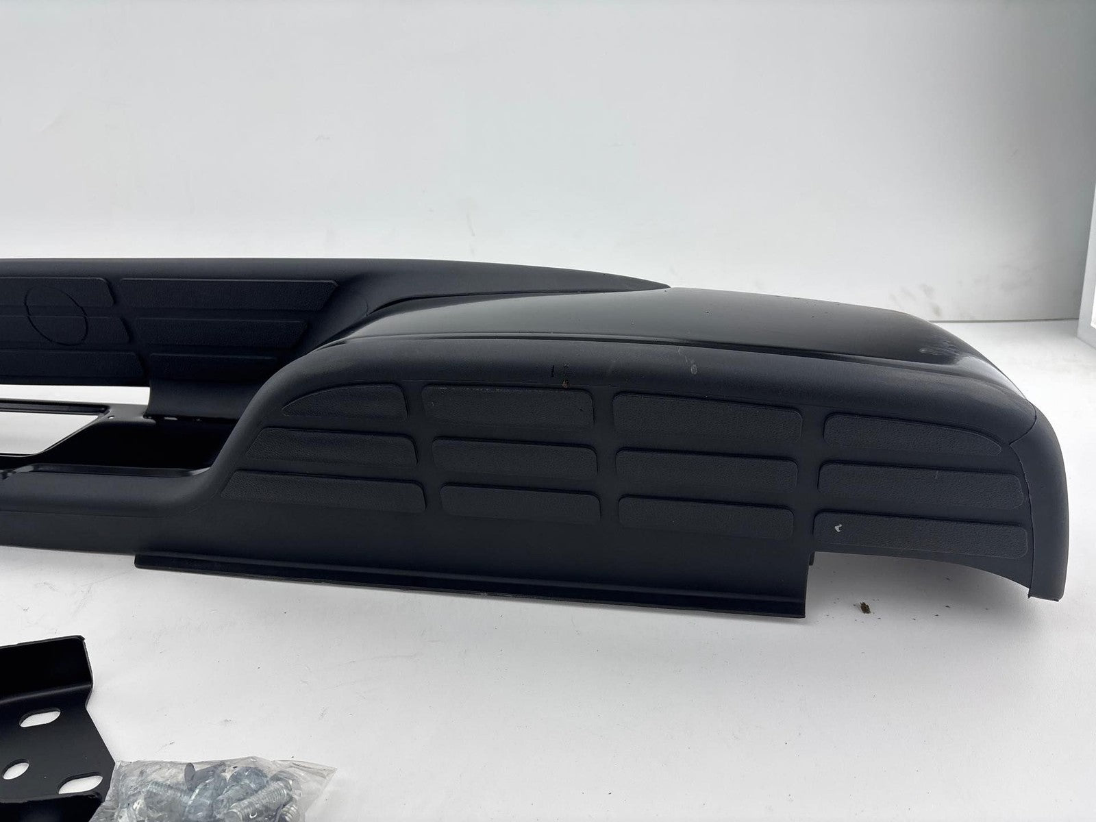1999-2007 Chevrolet Silverado 1500 Rear Step Bumper Assembly Black