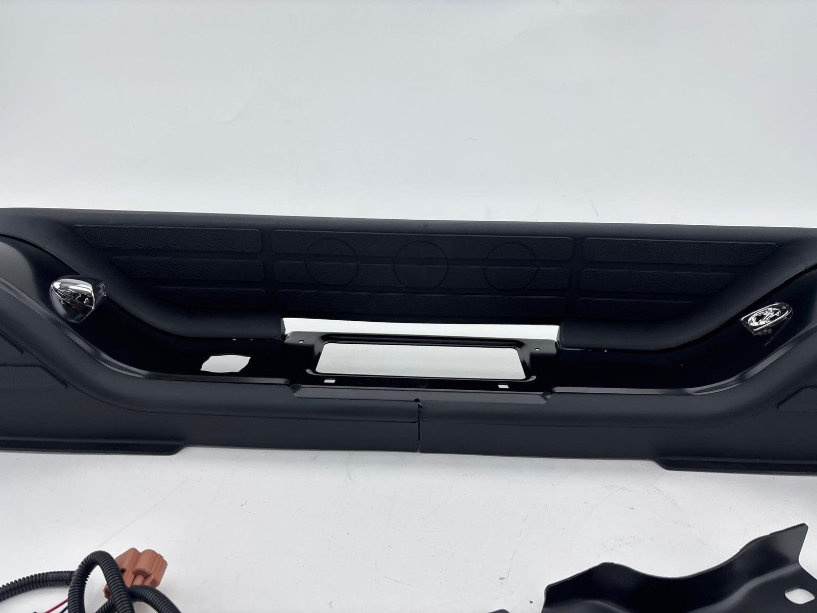 1999-2007 Chevrolet Silverado 1500 Rear Step Bumper Assembly Black