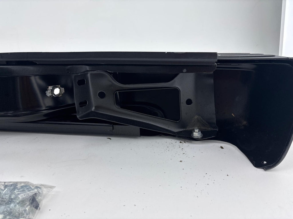1999-2007 Chevrolet Silverado 1500 Rear Step Bumper Assembly Black