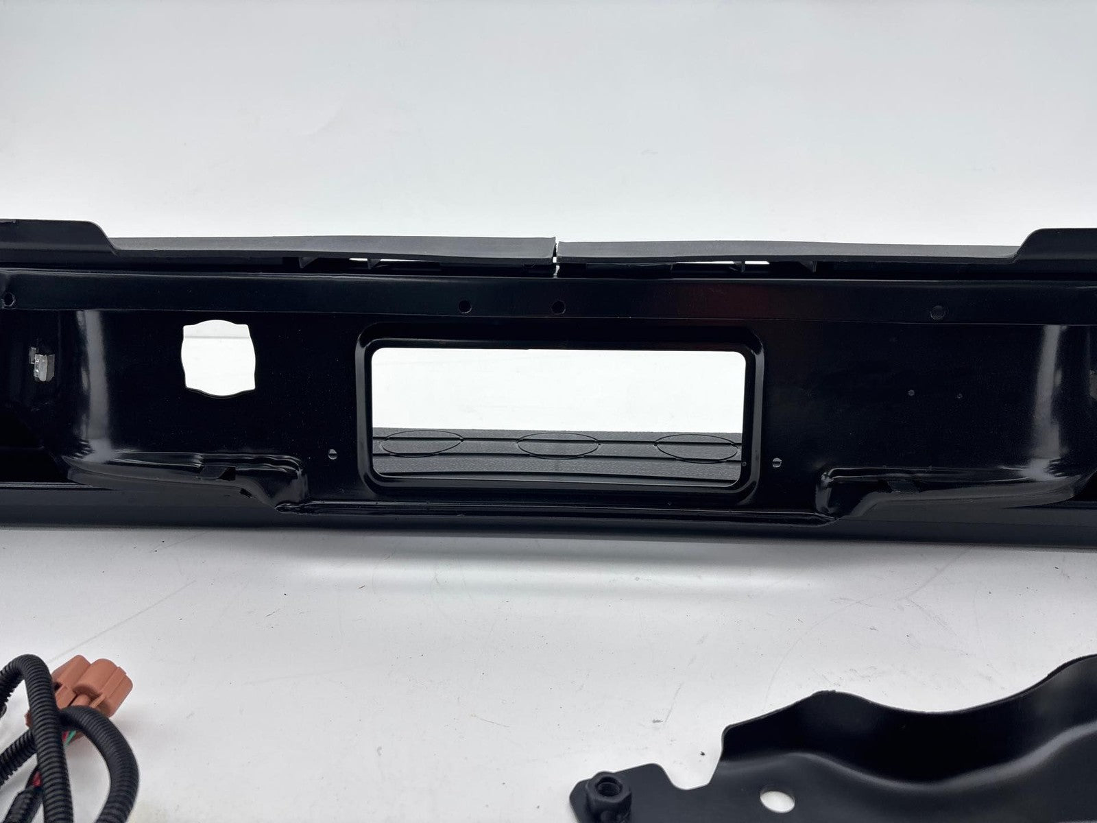1999-2007 Chevrolet Silverado 1500 Rear Step Bumper Assembly Black