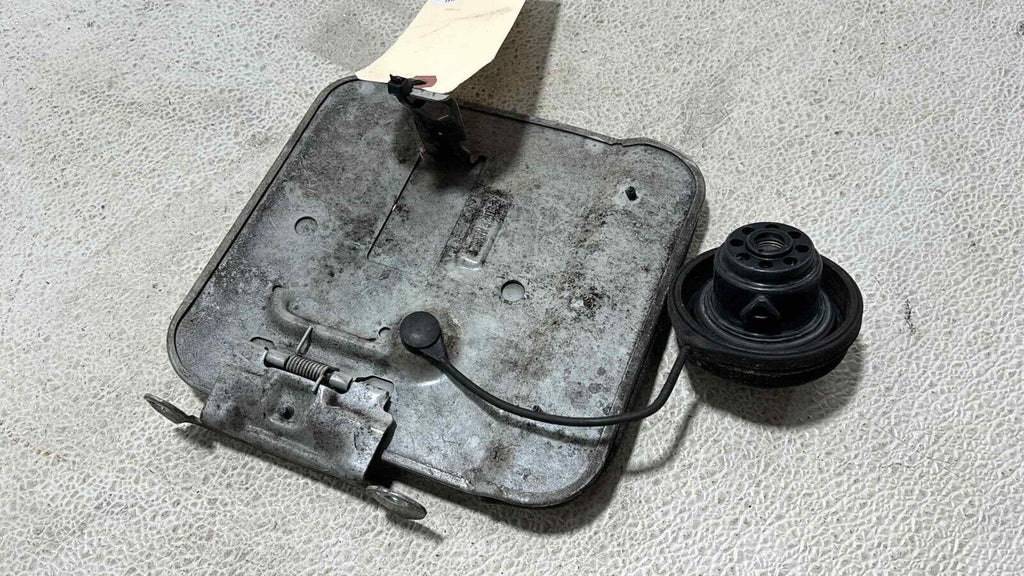 2000-2005 Cadillac Deville Gas Fuel Tank Filler Door Lid Cover W/ Cap Oem