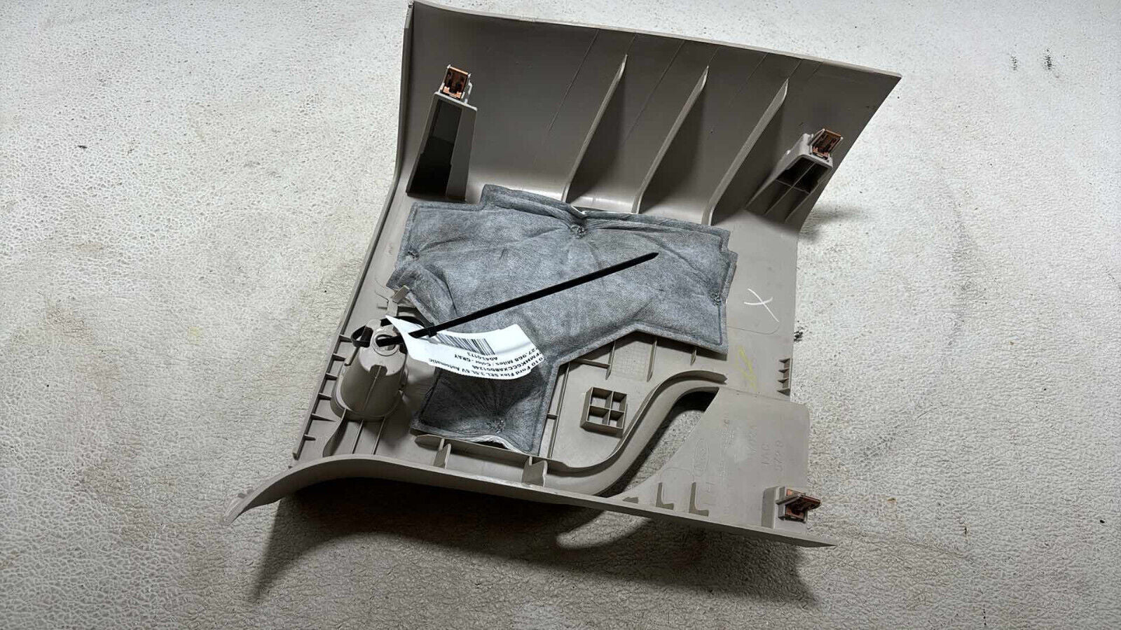 09-11 Ford Flex Front Driver Upper C-Pillar Trim Molding 8A83-7431333-Agw Oem