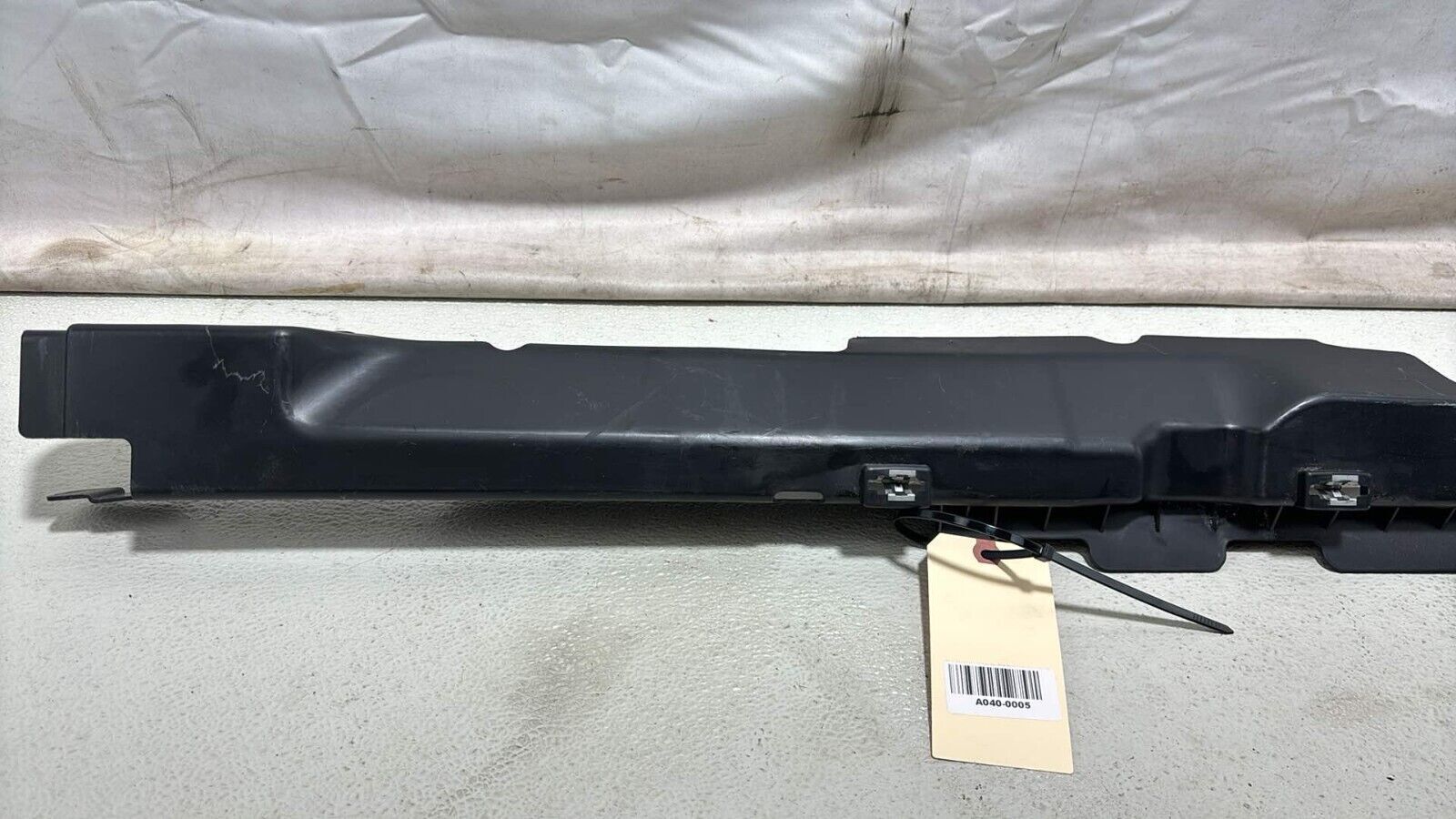 07-12 Mercedes Gl450 X164 Rear Left Door Cable Duct Opening Trim A1648200969