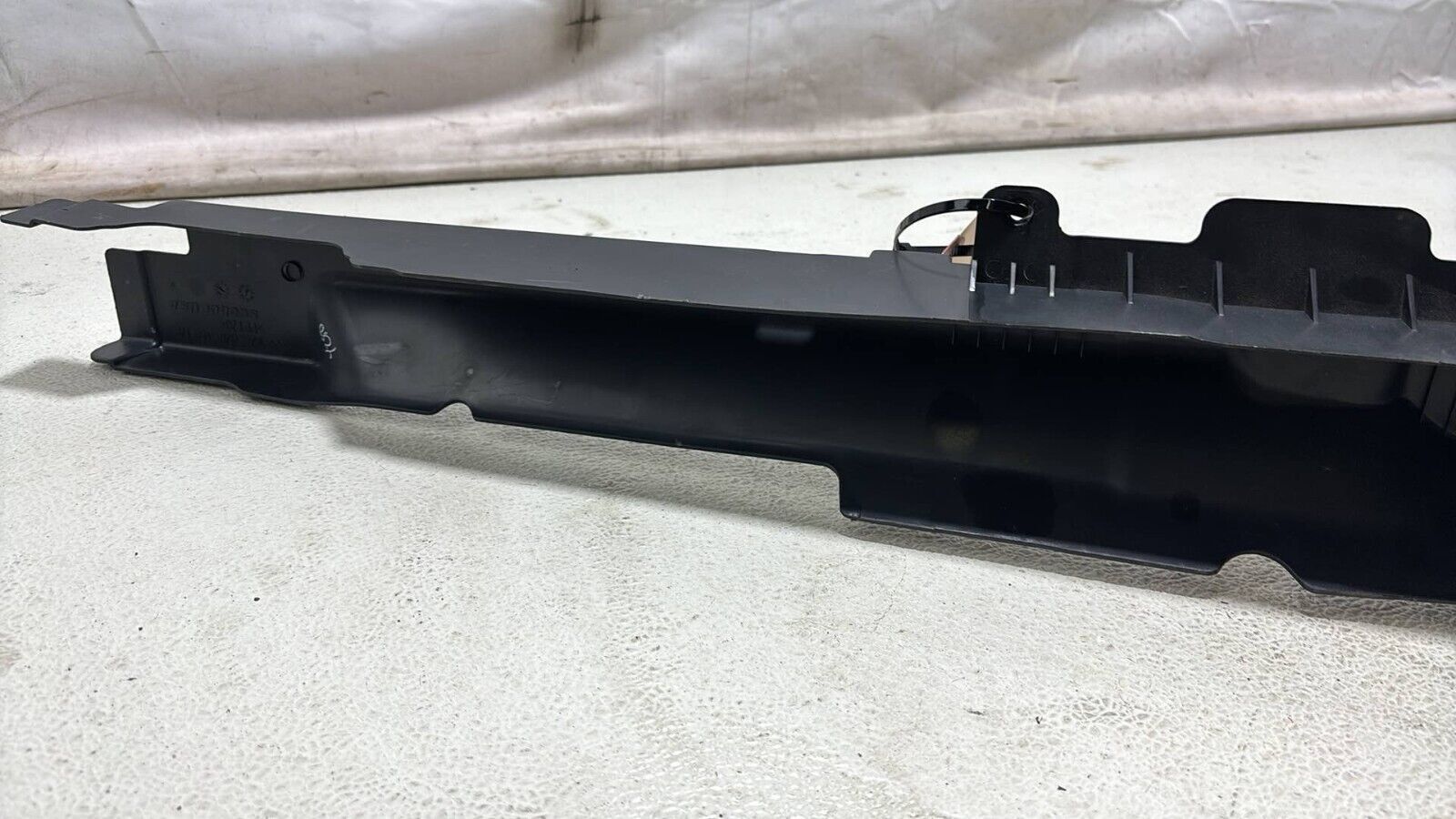 07-12 Mercedes Gl450 X164 Rear Left Door Cable Duct Opening Trim A1648200969