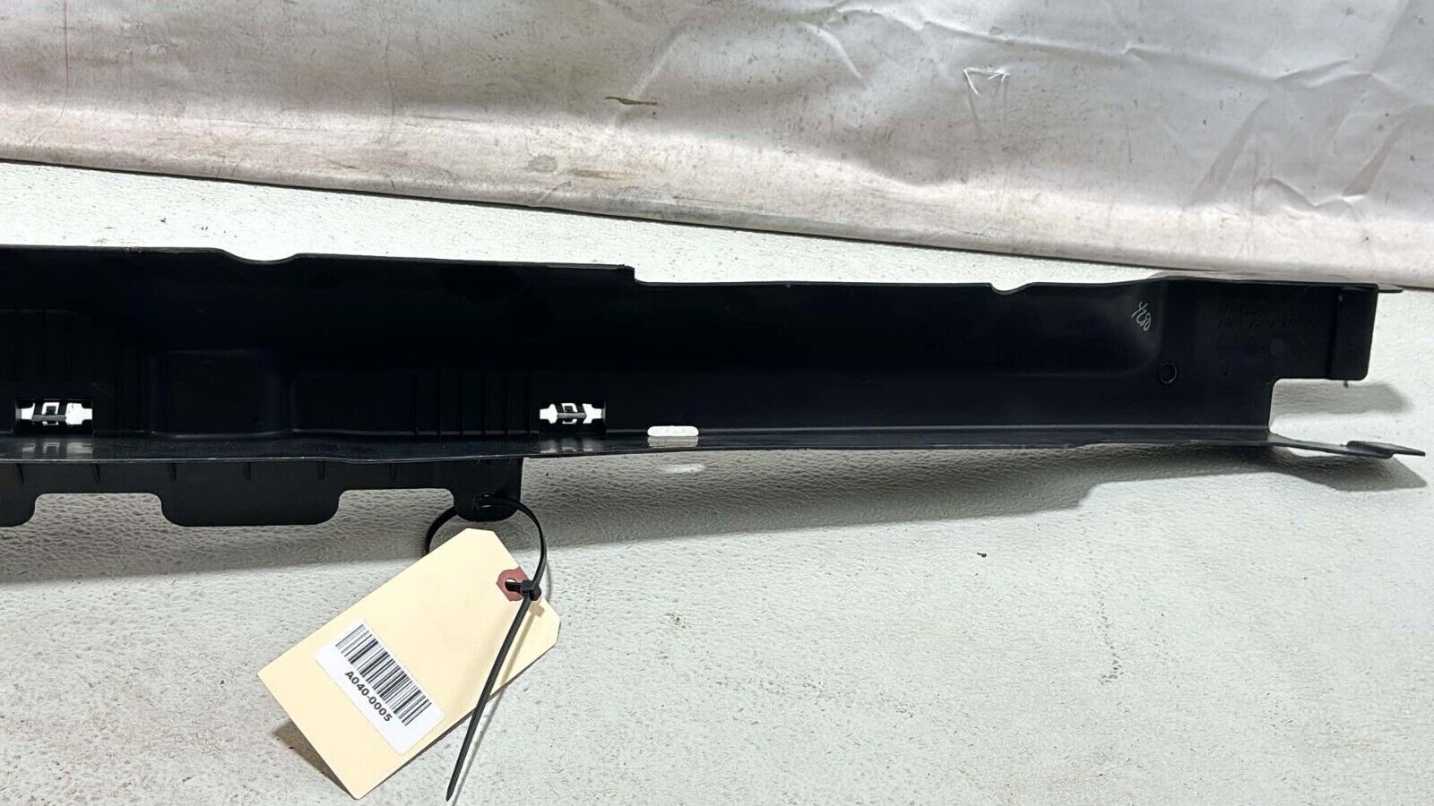 07-12 Mercedes Gl450 X164 Rear Left Door Cable Duct Opening Trim A1648200969