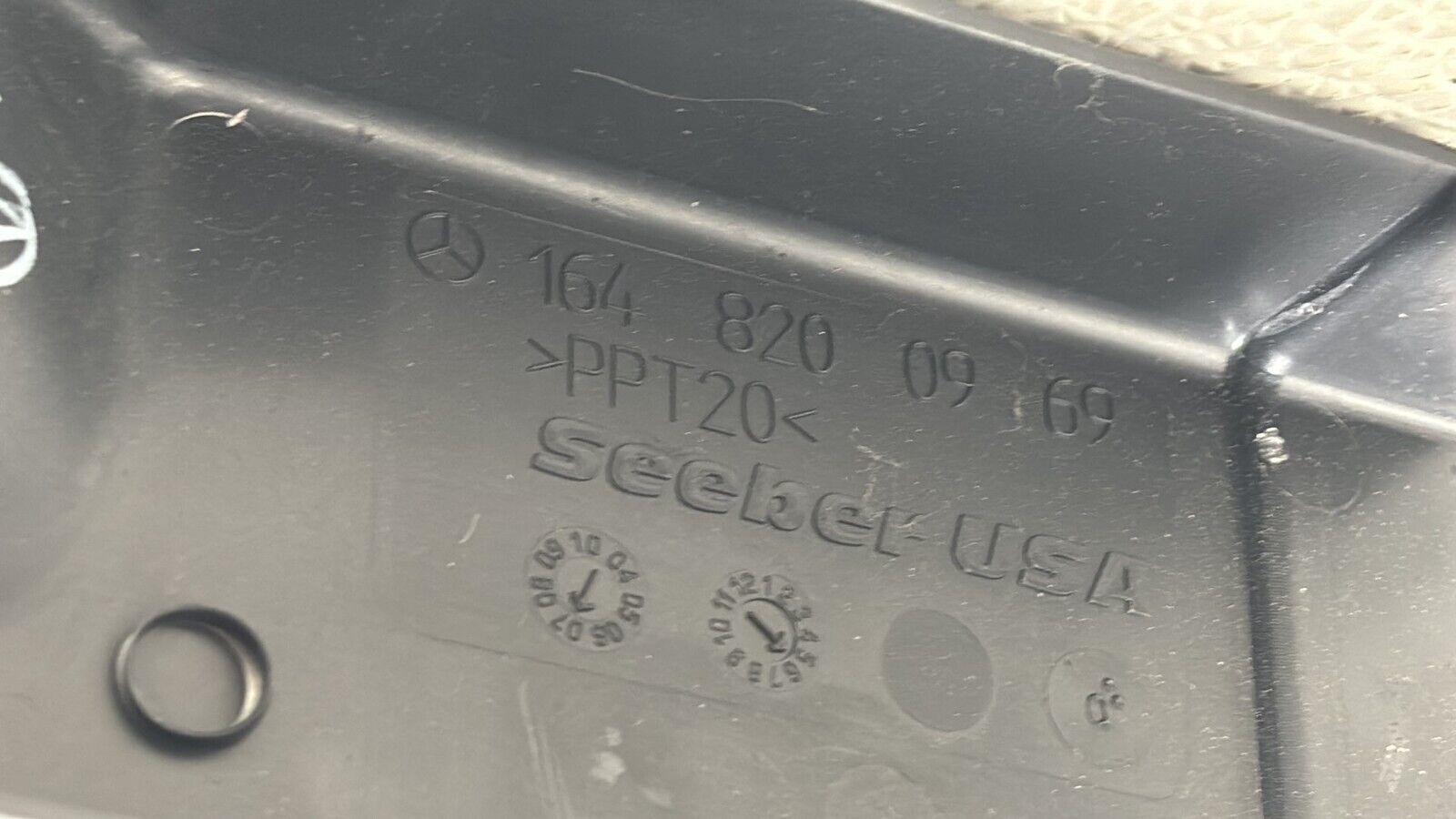 07-12 Mercedes Gl450 X164 Rear Left Door Cable Duct Opening Trim A1648200969