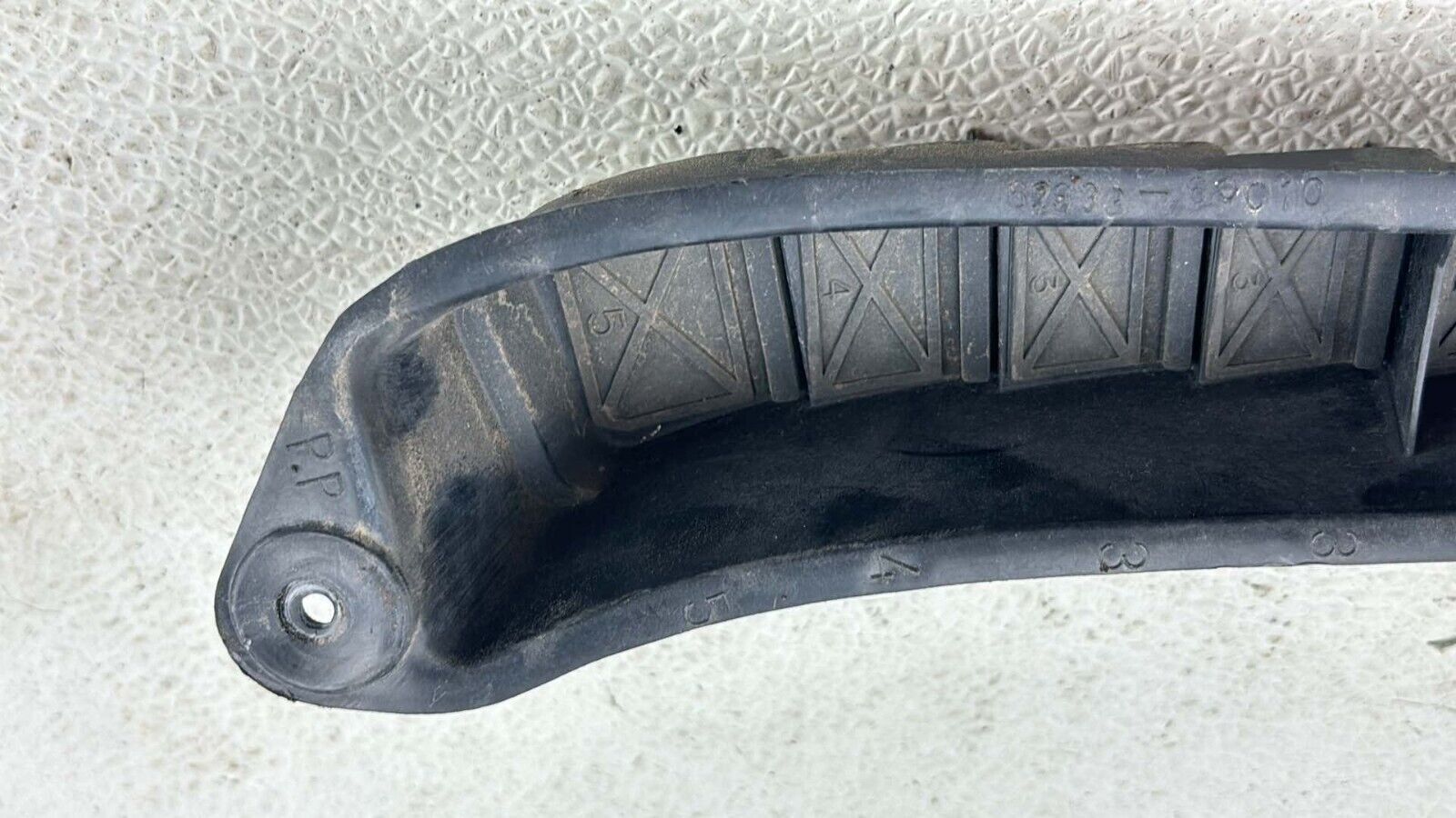 1991-1997 Toyota Land Cruiser Right Duct Assy Quarter Vent 62933-60010 Oem