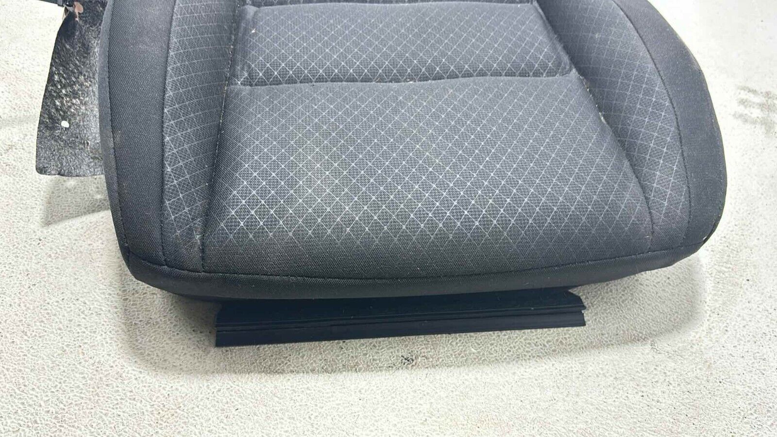 2001 -2021 Jeep Grand Cherokee Front Left Lower Seat Cushion Genuine Oem Black