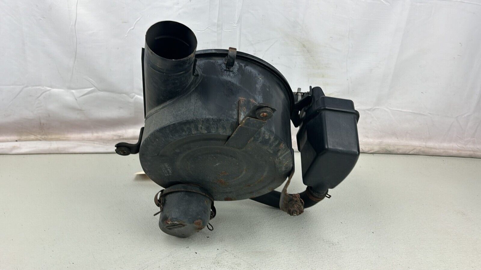 1993-1995 Toyota Land Cruiser Air Cleaner Assembly 22020-66010 Oem