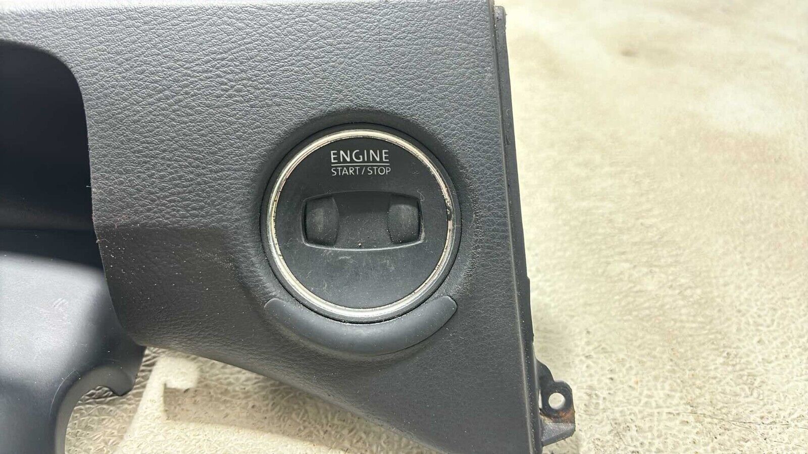 09-11 Vw Cc Dash Lower Trim Panel Upper Steering Column Cover W/ Key Ignition