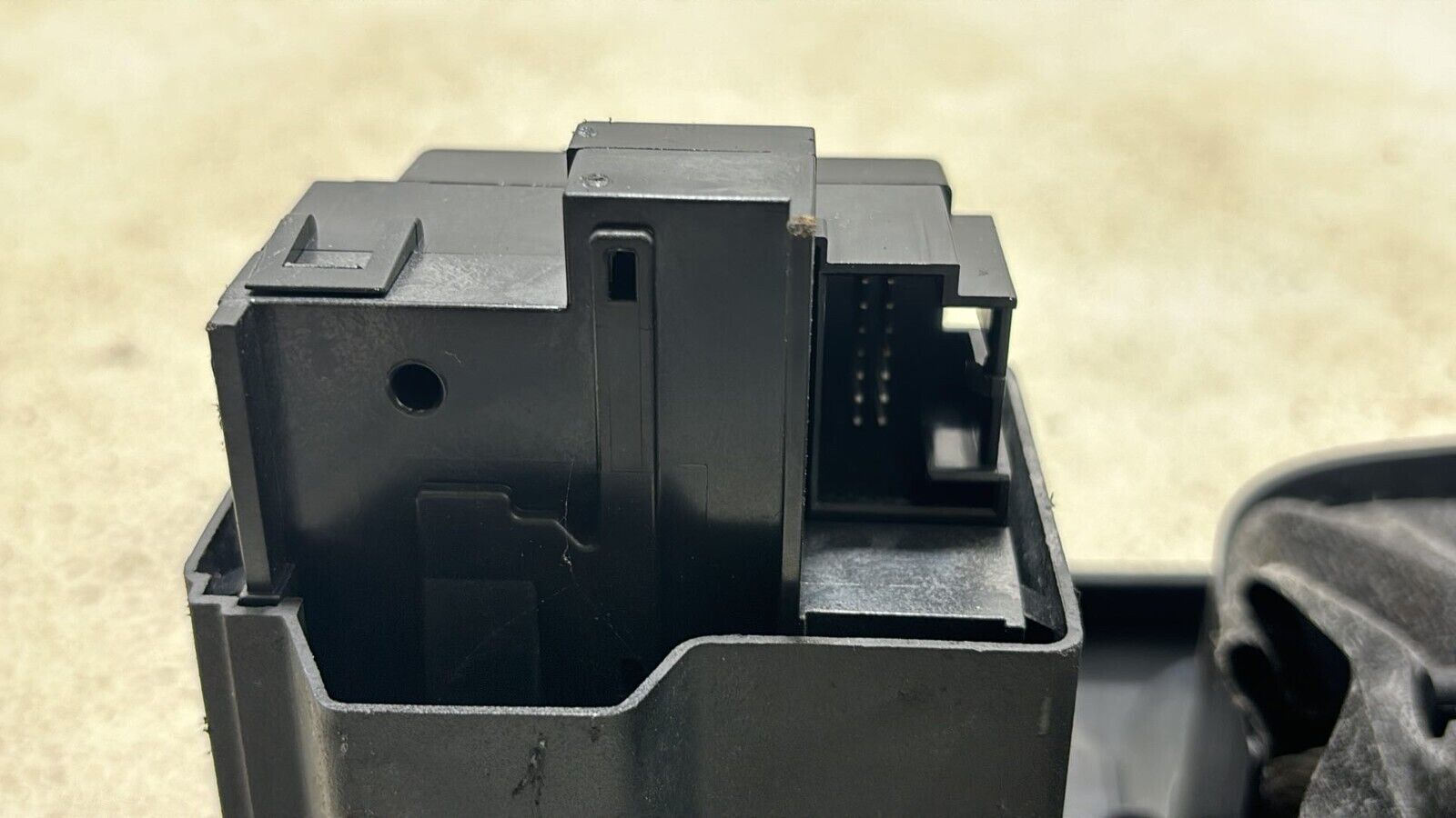 09-11 Vw Cc Dash Lower Trim Panel Upper Steering Column Cover W/ Key Ignition