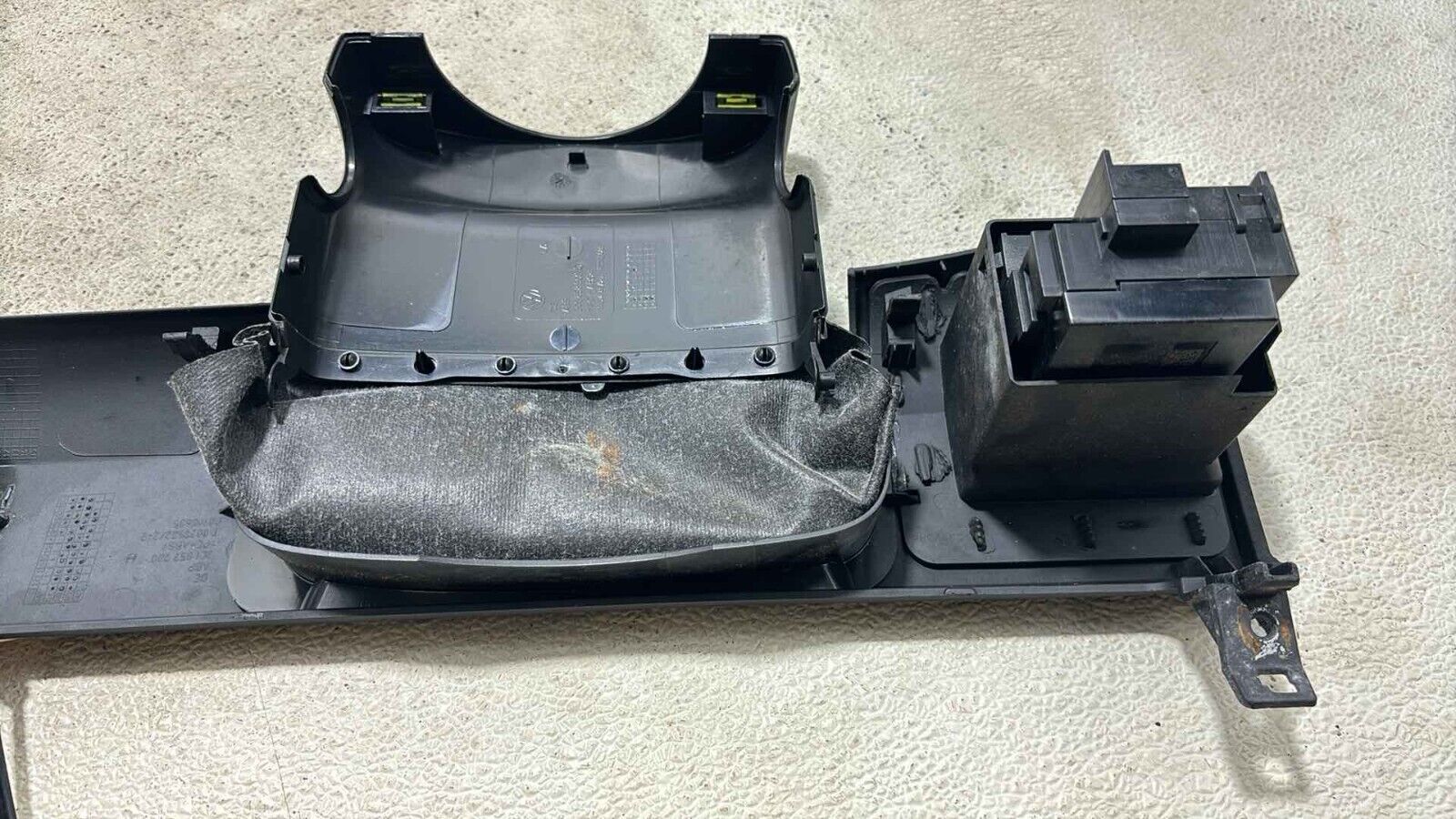 09-11 Vw Cc Dash Lower Trim Panel Upper Steering Column Cover W/ Key Ignition