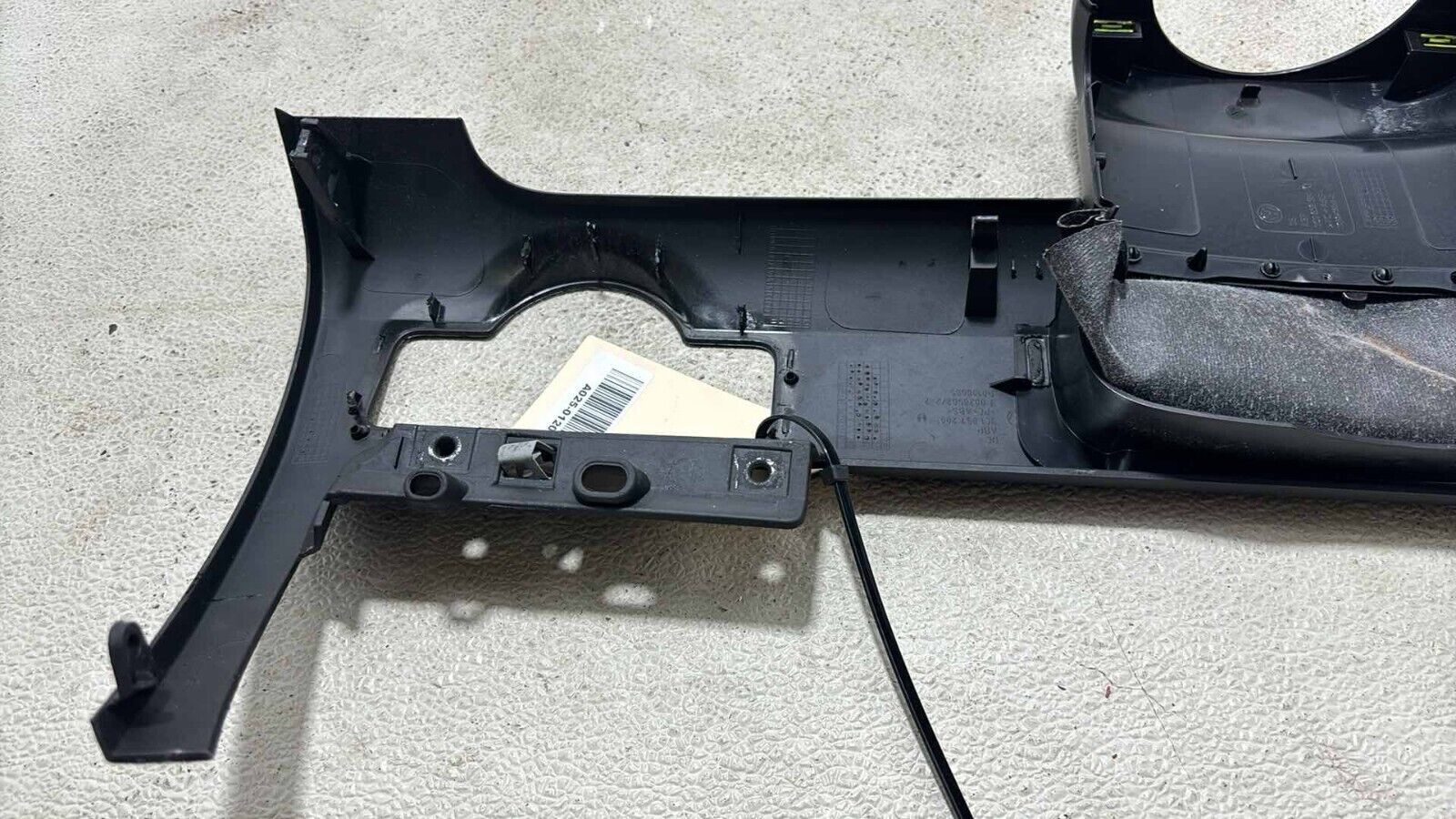 09-11 Vw Cc Dash Lower Trim Panel Upper Steering Column Cover W/ Key Ignition