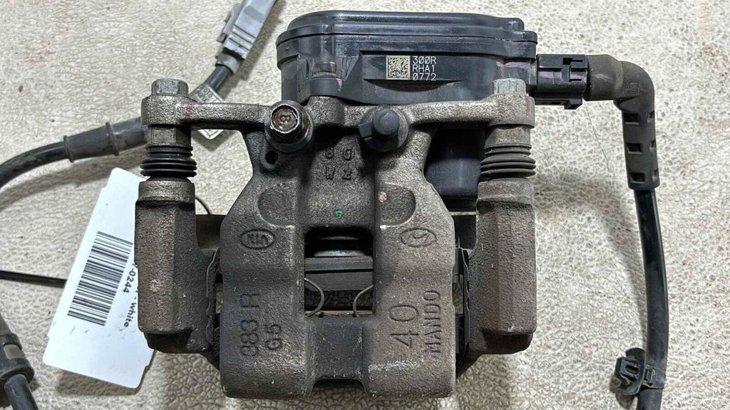 19-20 Hyundai Santa Fe Fwd Rear Right Side Brake Caliper W/ Abs Speed Sensor