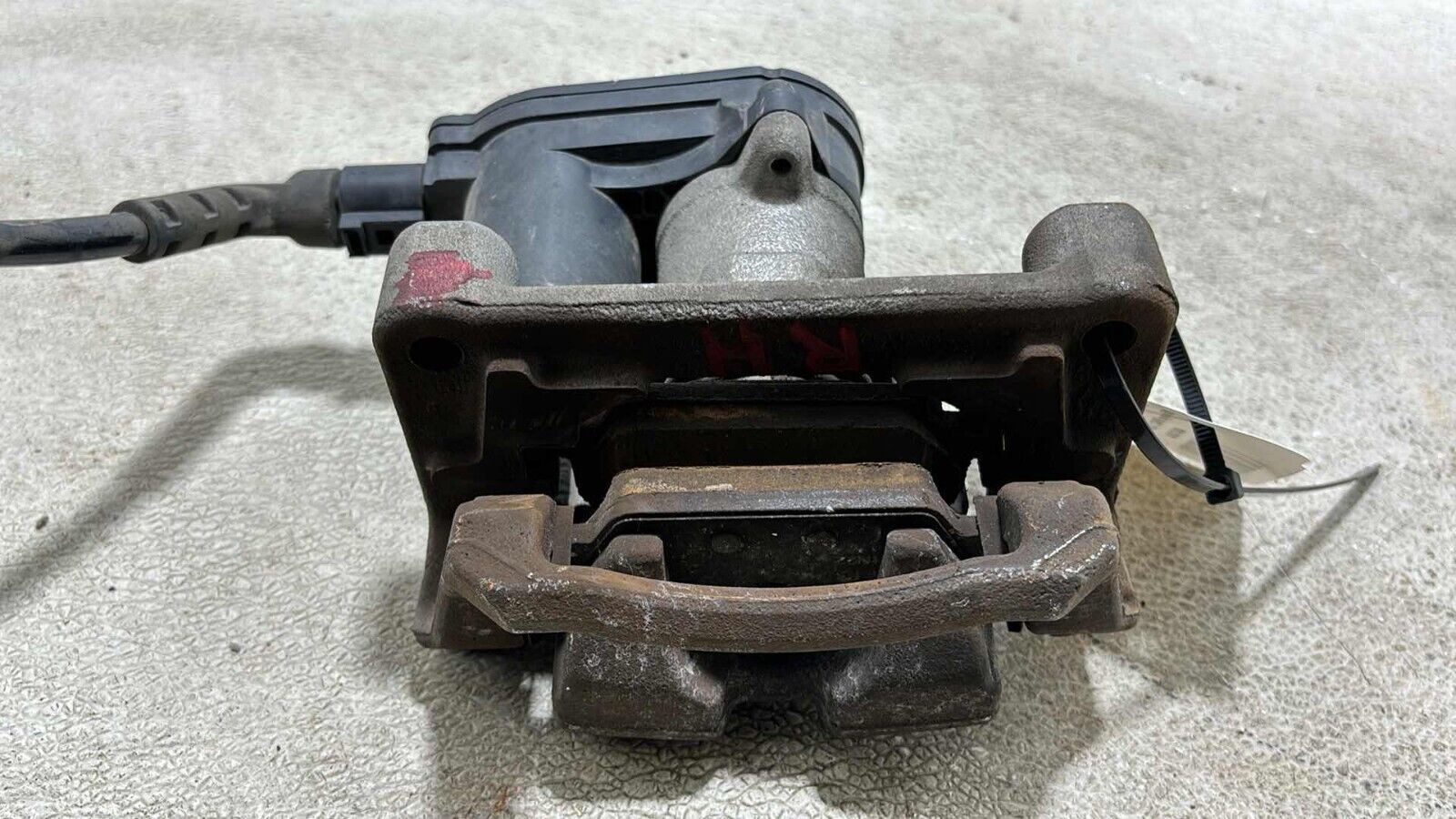 19-20 Hyundai Santa Fe Fwd Rear Right Side Brake Caliper W/ Abs Speed Sensor