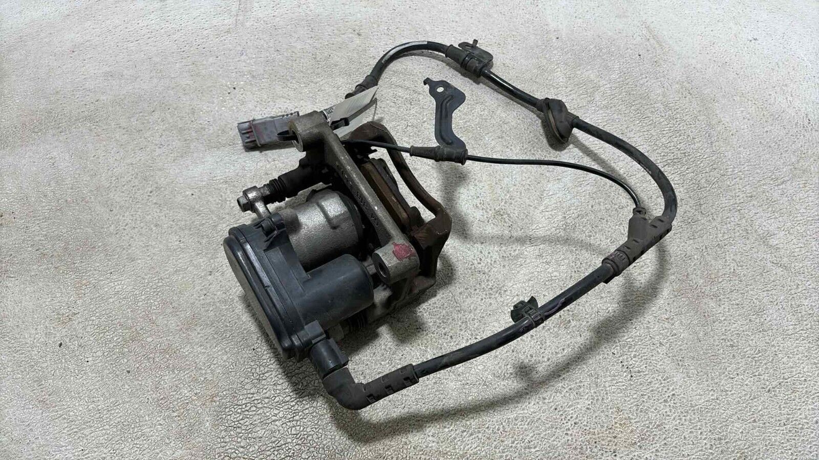19-20 Hyundai Santa Fe Fwd Rear Right Side Brake Caliper W/ Abs Speed Sensor