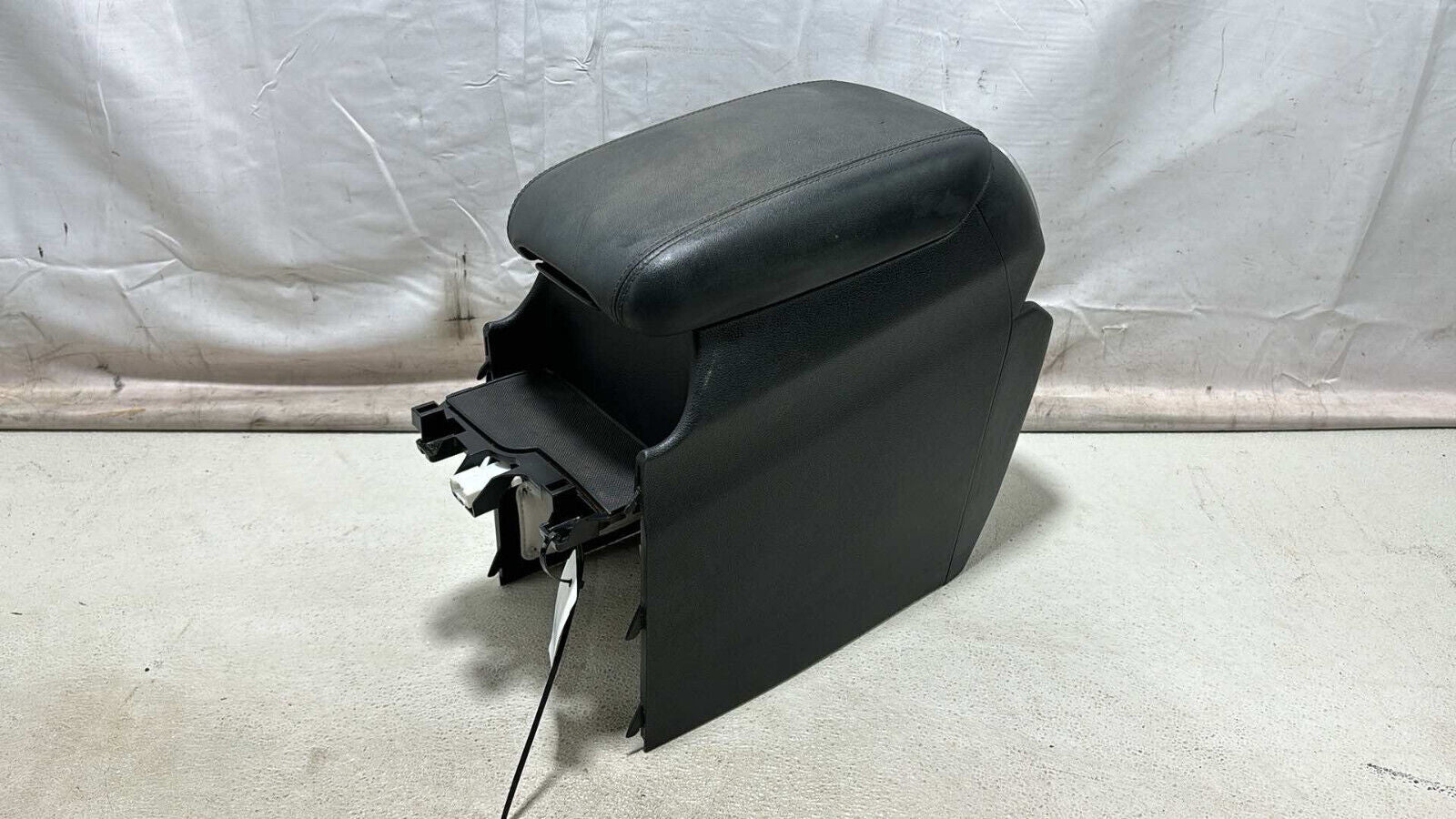 19-20 Hyundai Santa Fe Rear Center Console Storage Box W /Armrest Lid Cover Oem