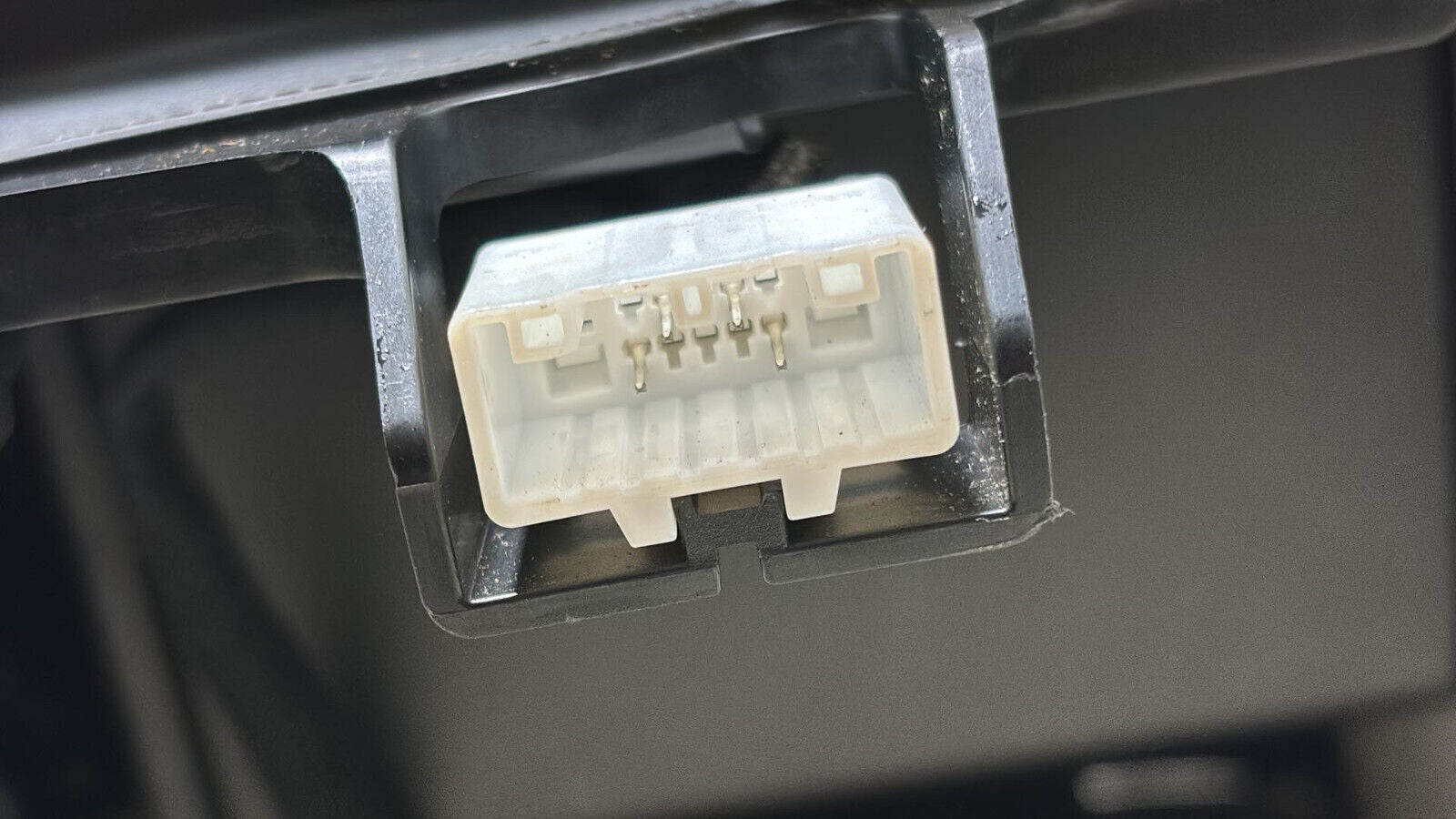 19-20 Hyundai Santa Fe Rear Center Console Storage Box W /Armrest Lid Cover Oem