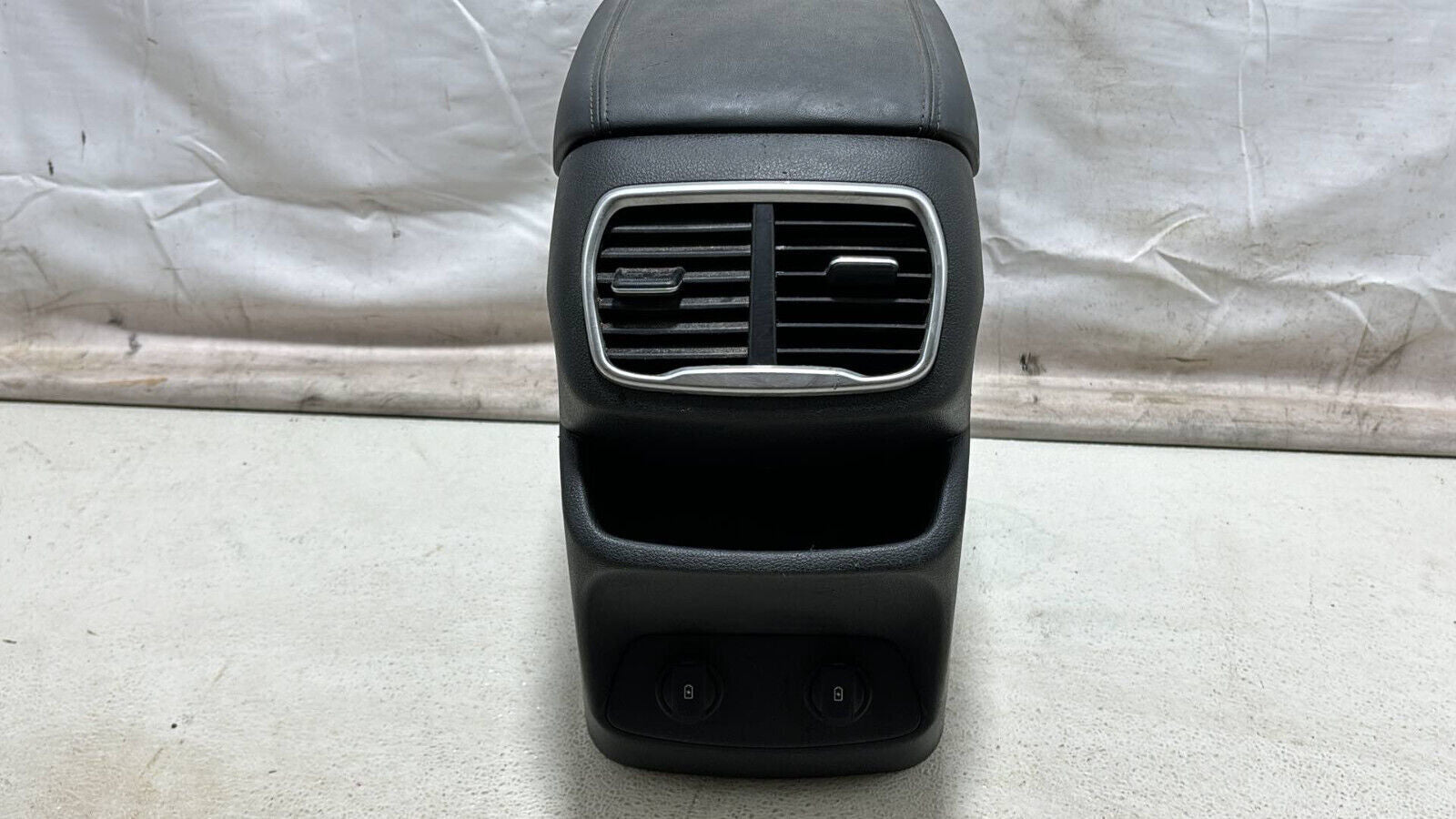 19-20 Hyundai Santa Fe Rear Center Console Storage Box W /Armrest Lid Cover Oem