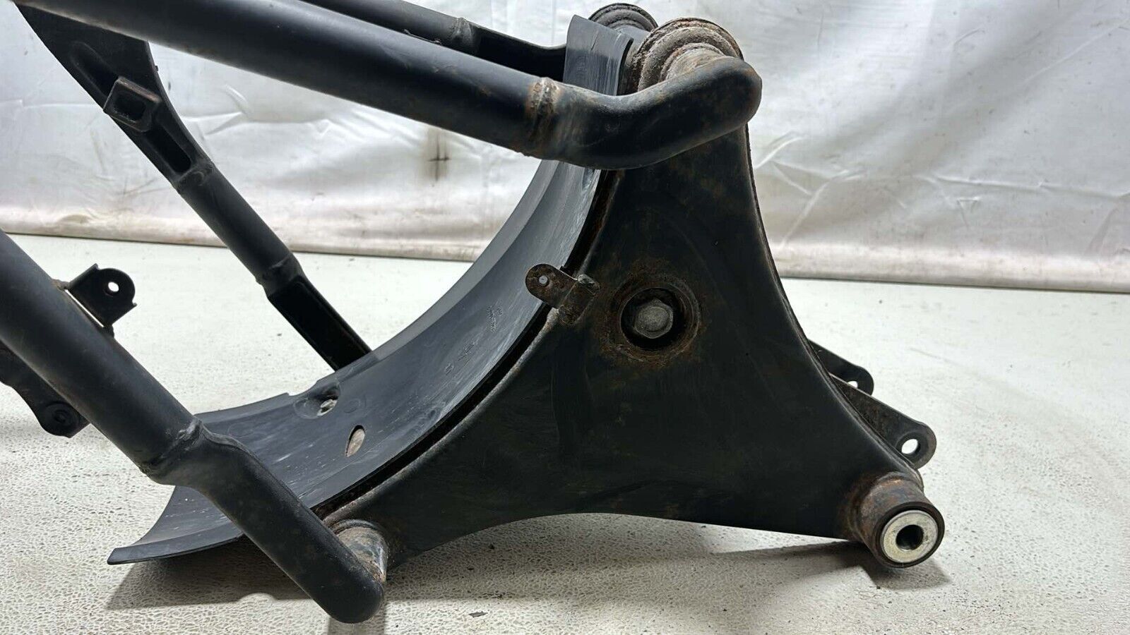 08-24 Kawasaki Vulcan 900 Vn900 Oem Rear Swingarm Suspension Arm, 33001-0226-18R