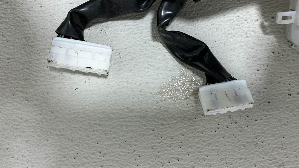 03-06 Nissan 350Z Right Convertible Trunk Wiring Harness Wire Oem 24015-Ev01B