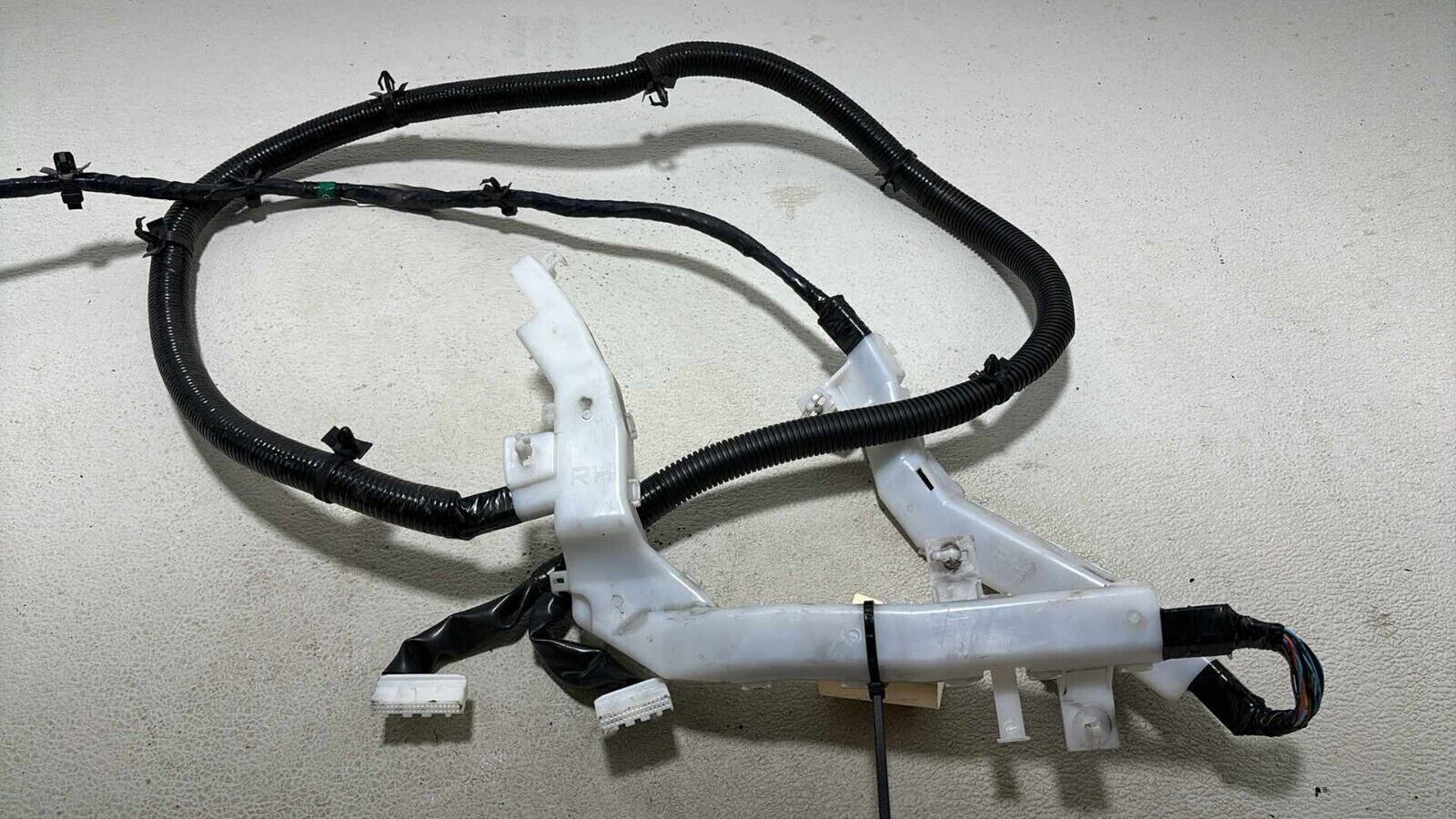 03-06 Nissan 350Z Right Convertible Trunk Wiring Harness Wire Oem 24015-Ev01B