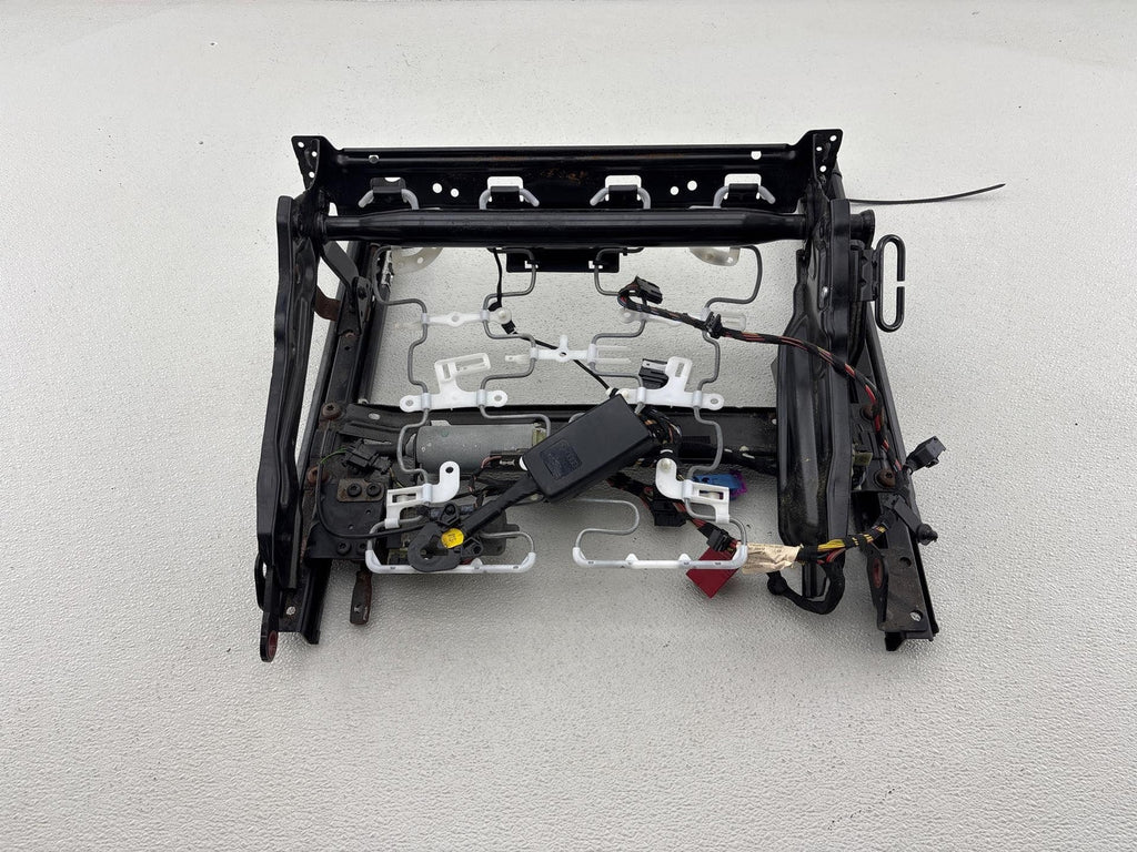 07-15 Audi Q7 Front Left Side Seat Lower Track Frame Mount Bracket Oem