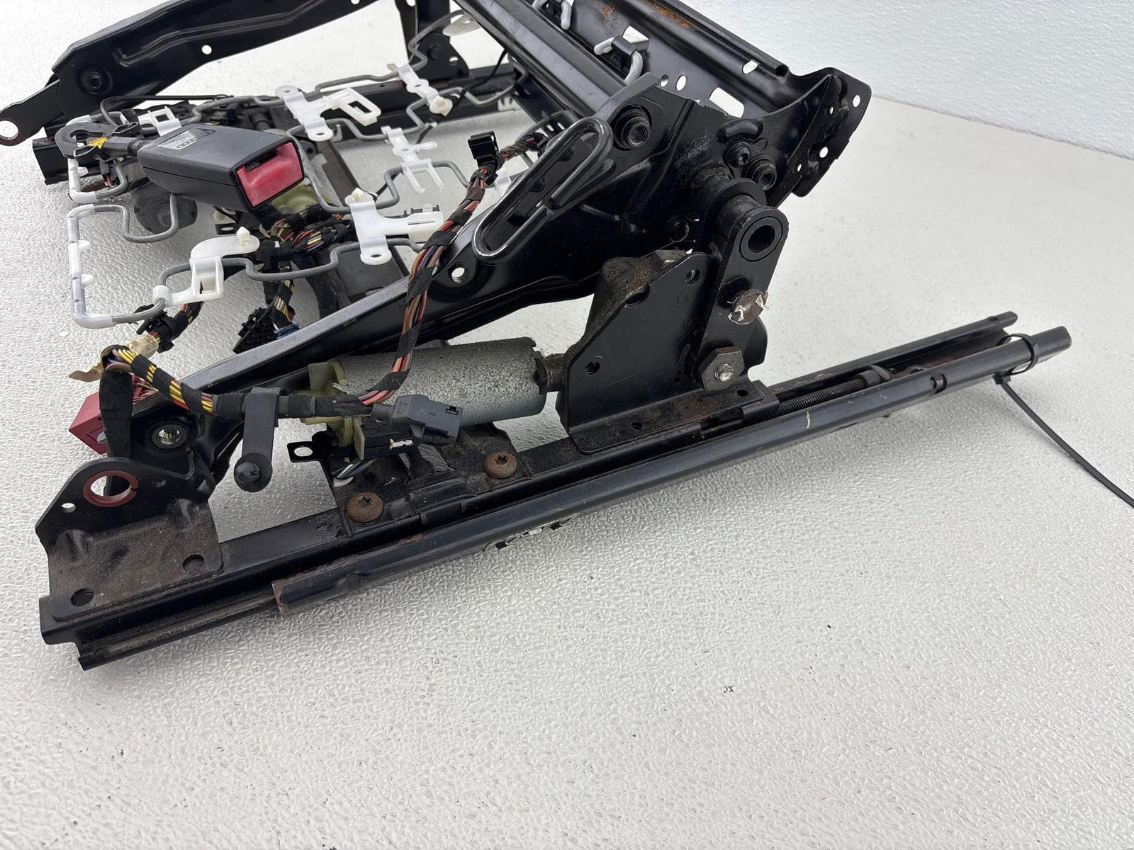 07-15 Audi Q7 Front Left Side Seat Lower Track Frame Mount Bracket Oem