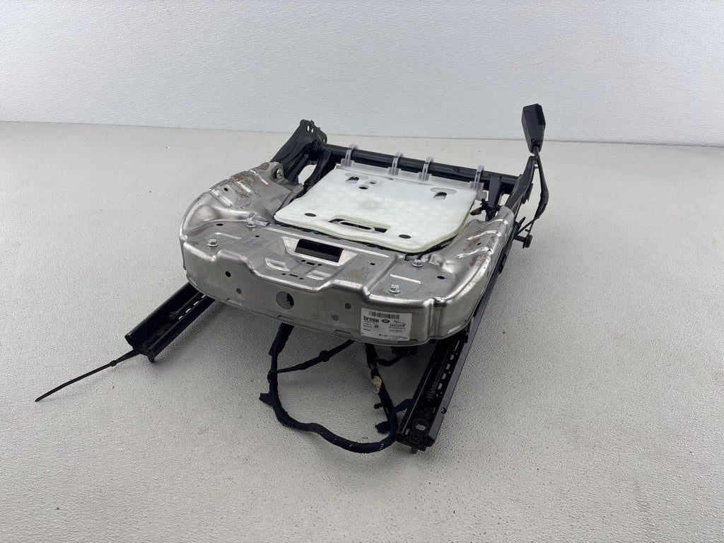 15-17 Land Rover Discovery Sport L550 Front Right Passenger Seat Track W/ Motors