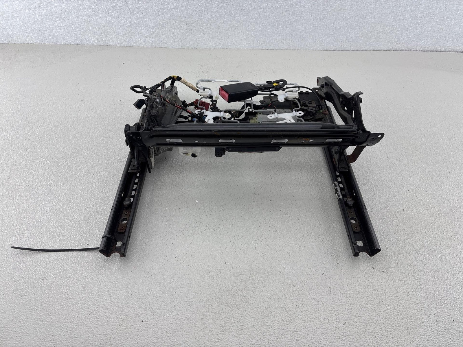 07-15 Audi Q7 Front Left Side Seat Lower Track Frame Mount Bracket Oem