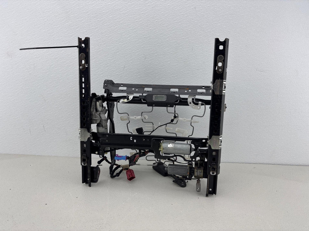 07-15 Audi Q7 Front Left Side Seat Lower Track Frame Mount Bracket Oem