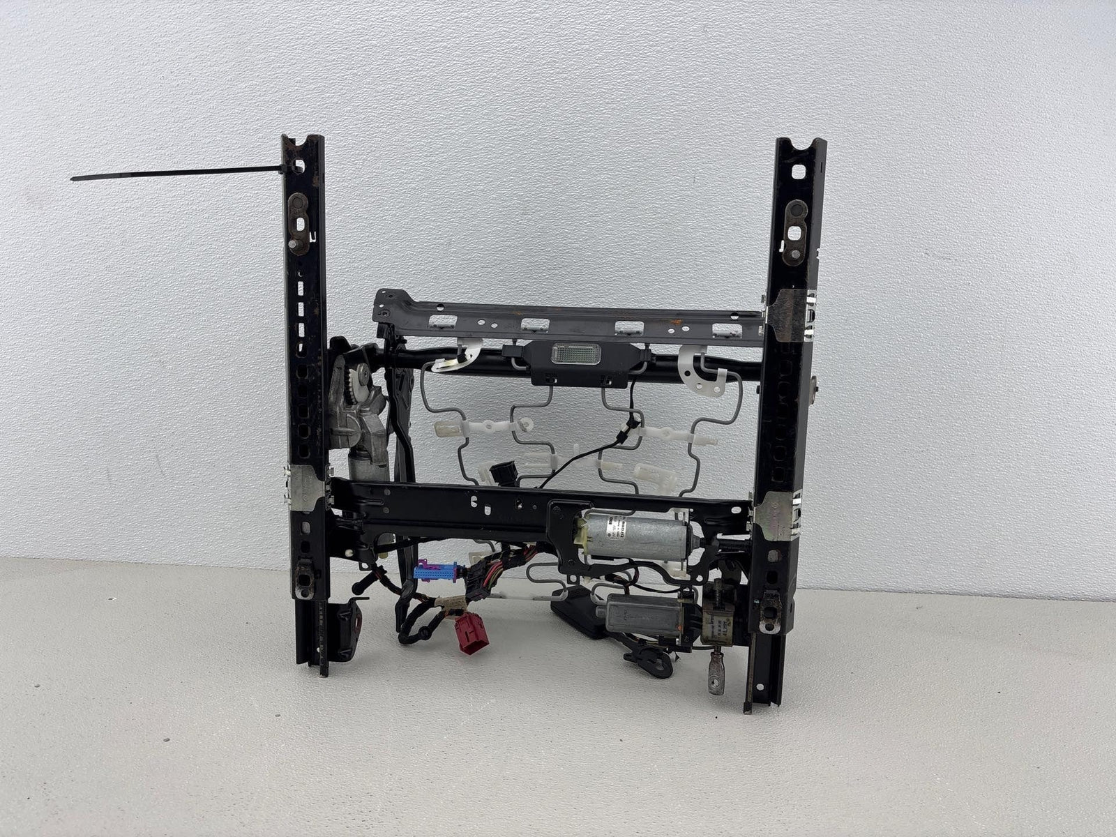 07-15 Audi Q7 Front Left Side Seat Lower Track Frame Mount Bracket Oem