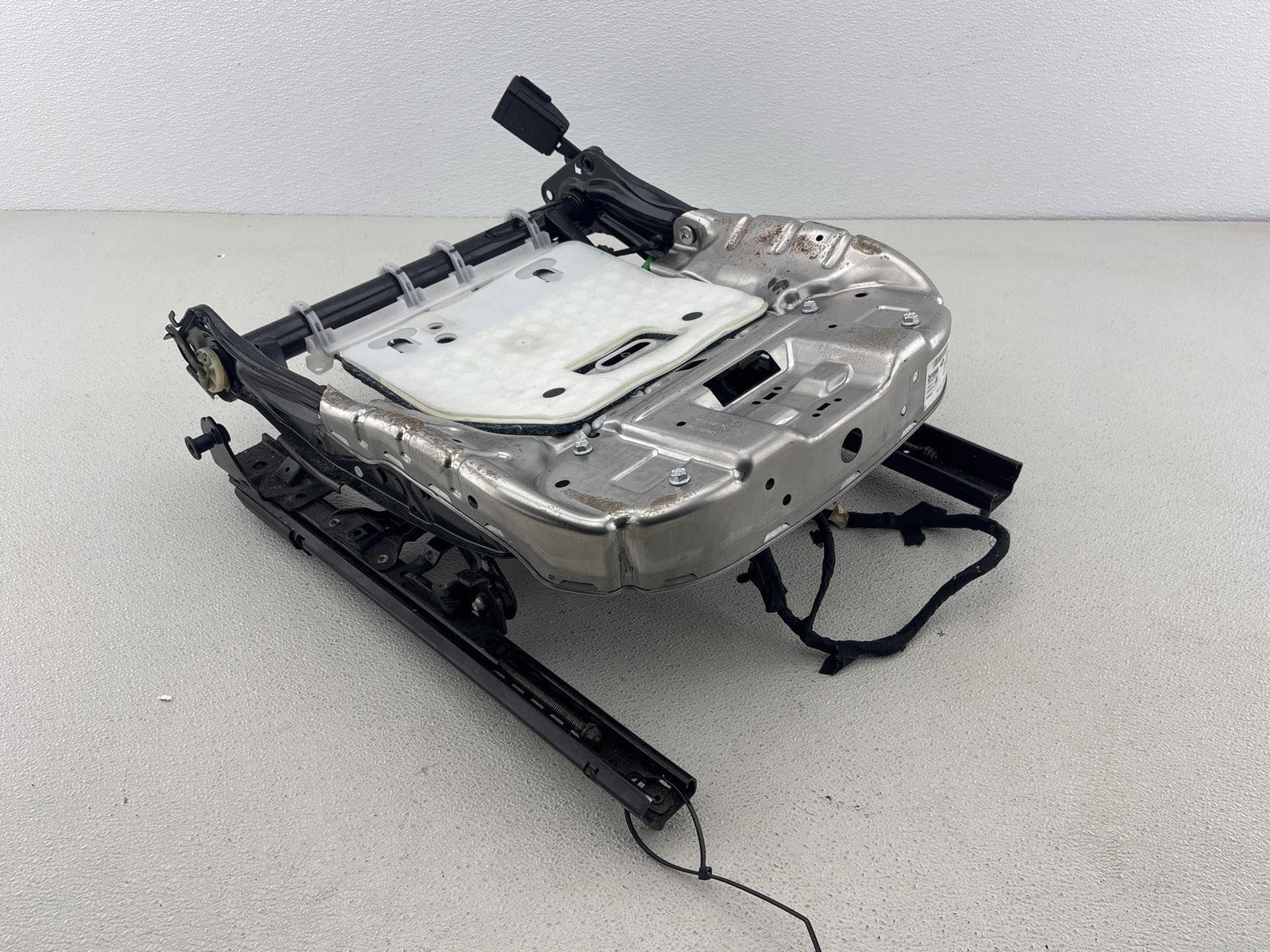 15-17 Land Rover Discovery Sport L550 Front Right Passenger Seat Track W/ Motors