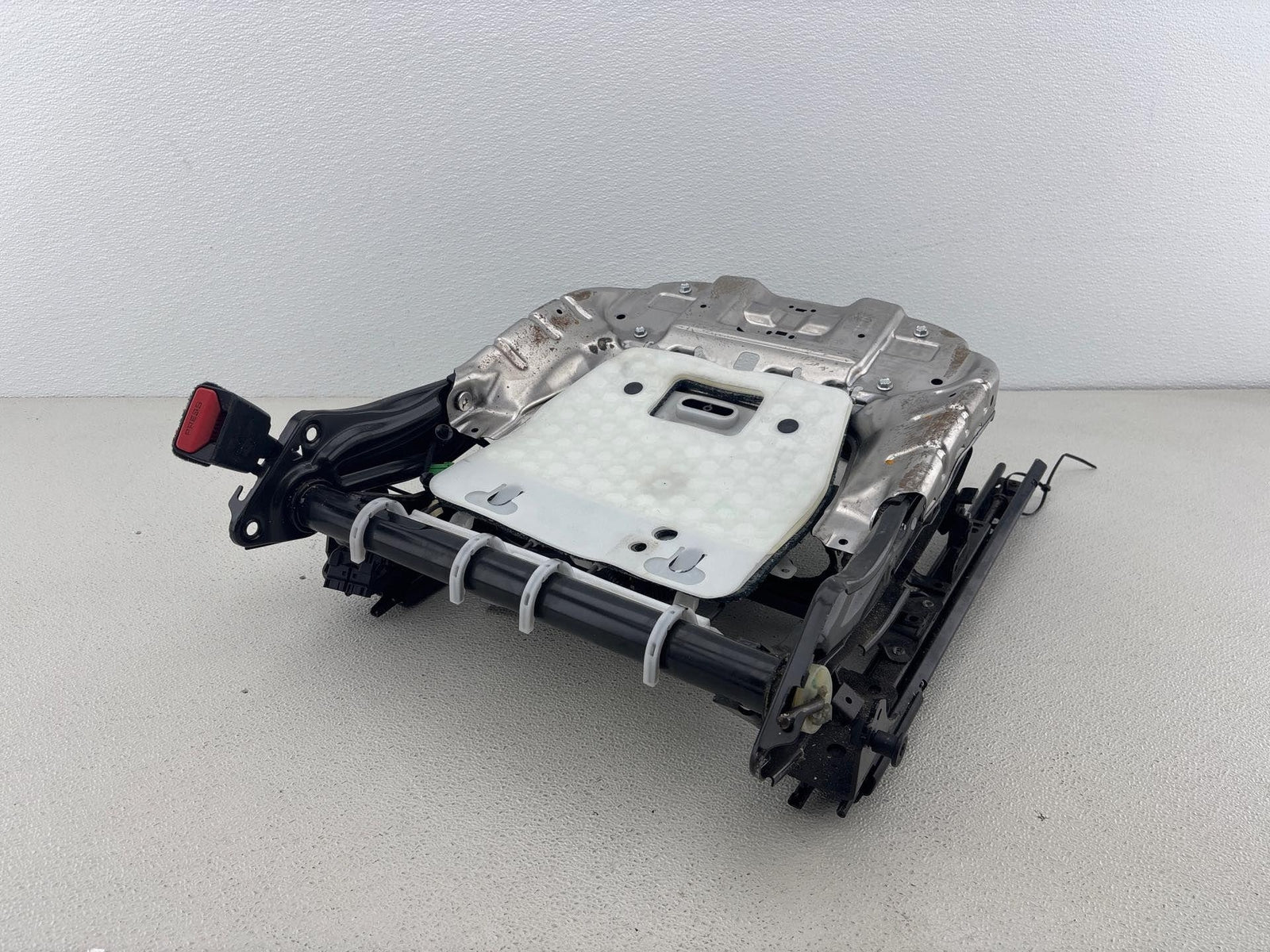 15-17 Land Rover Discovery Sport L550 Front Right Passenger Seat Track W/ Motors