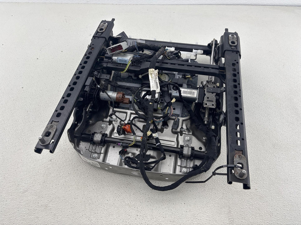 15-17 Land Rover Discovery Sport L550 Front Right Passenger Seat Track W/ Motors