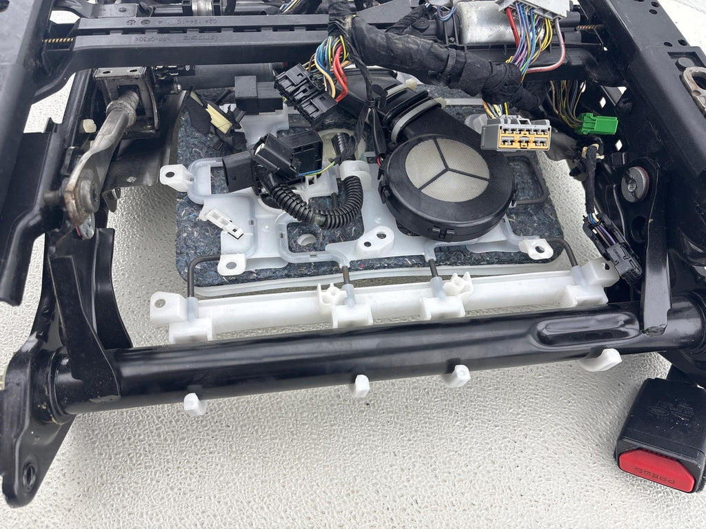 15-17 Land Rover Discovery Sport L550 Front Right Passenger Seat Track W/ Motors