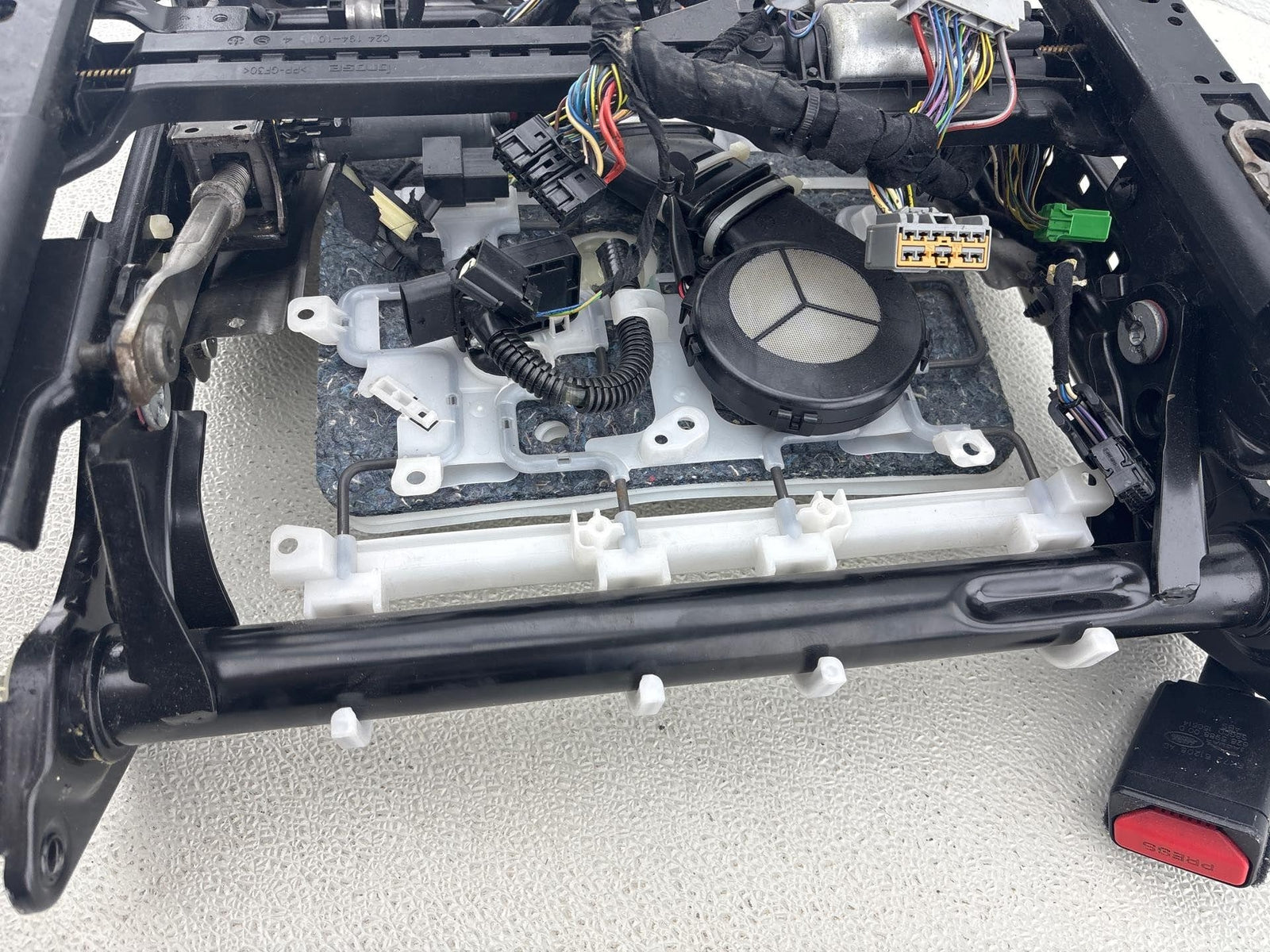 15-17 Land Rover Discovery Sport L550 Front Right Passenger Seat Track W/ Motors