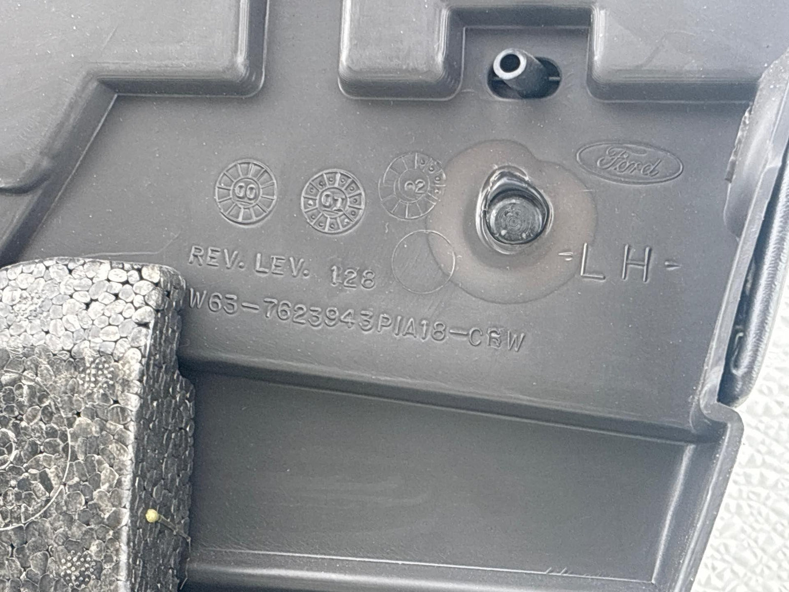 02-05 Ford Thunderbird Front Left Driver Side Inner Door Trim Cover Panel Lh