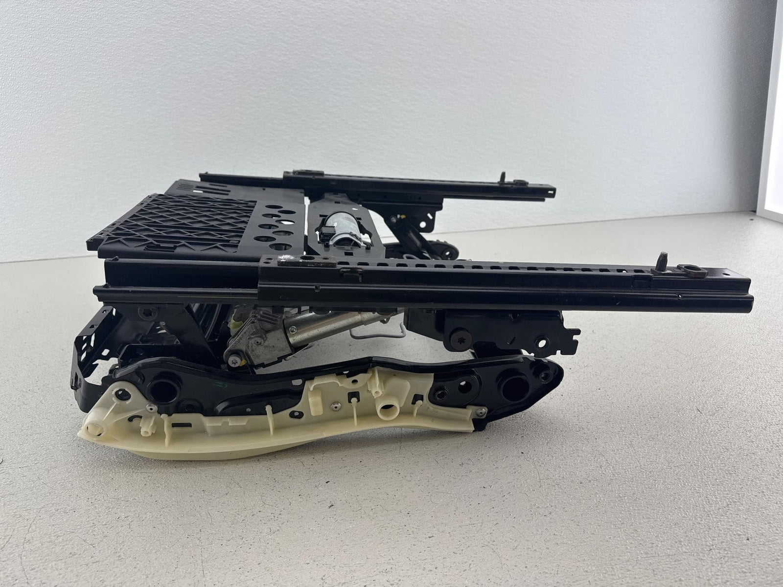 07-13 Bmw X5 E70 Front Right Passenger Side Seat Rail Track Frame 8342929 Oem