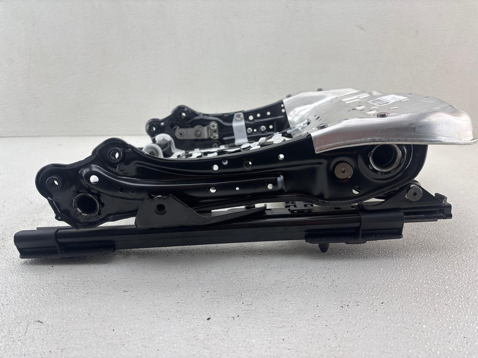 17-25 Alfa Romeo Giulia / Stelvio Front Left Side Seat Frame Track Oem