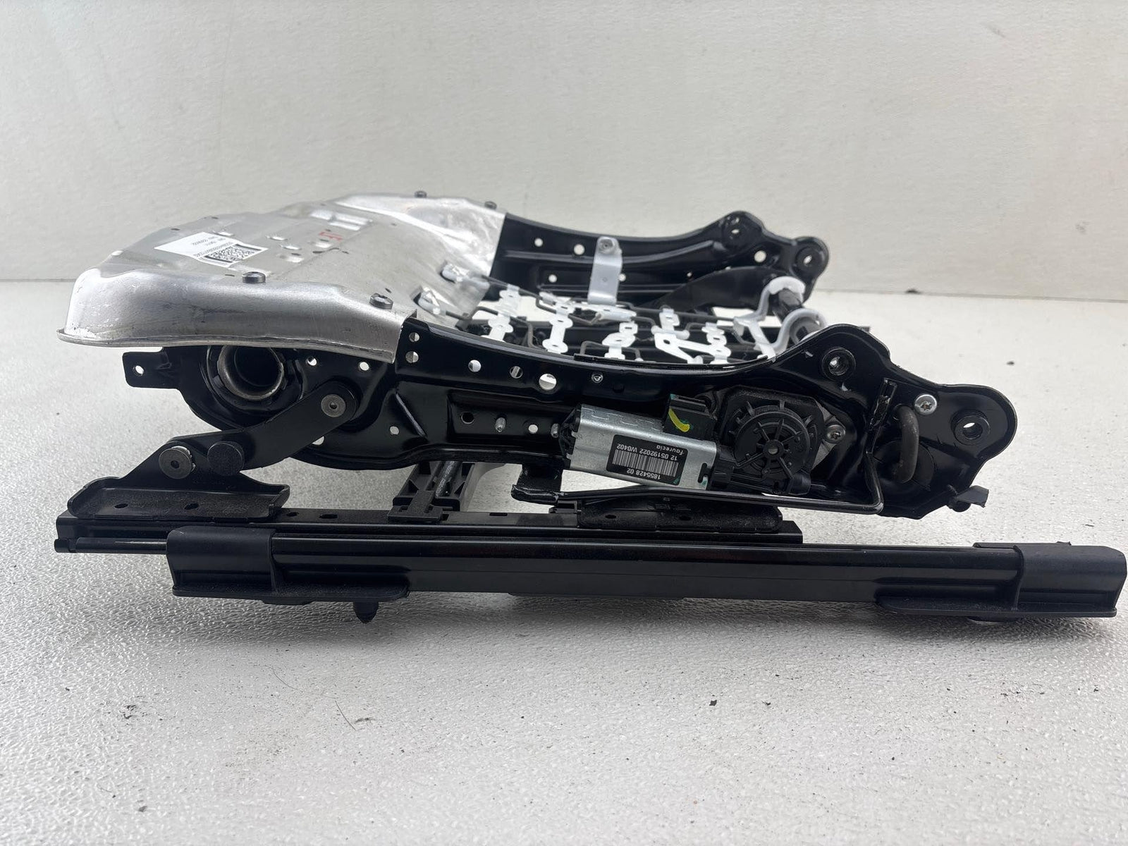 17-25 Alfa Romeo Giulia / Stelvio Front Left Side Seat Frame Track Oem