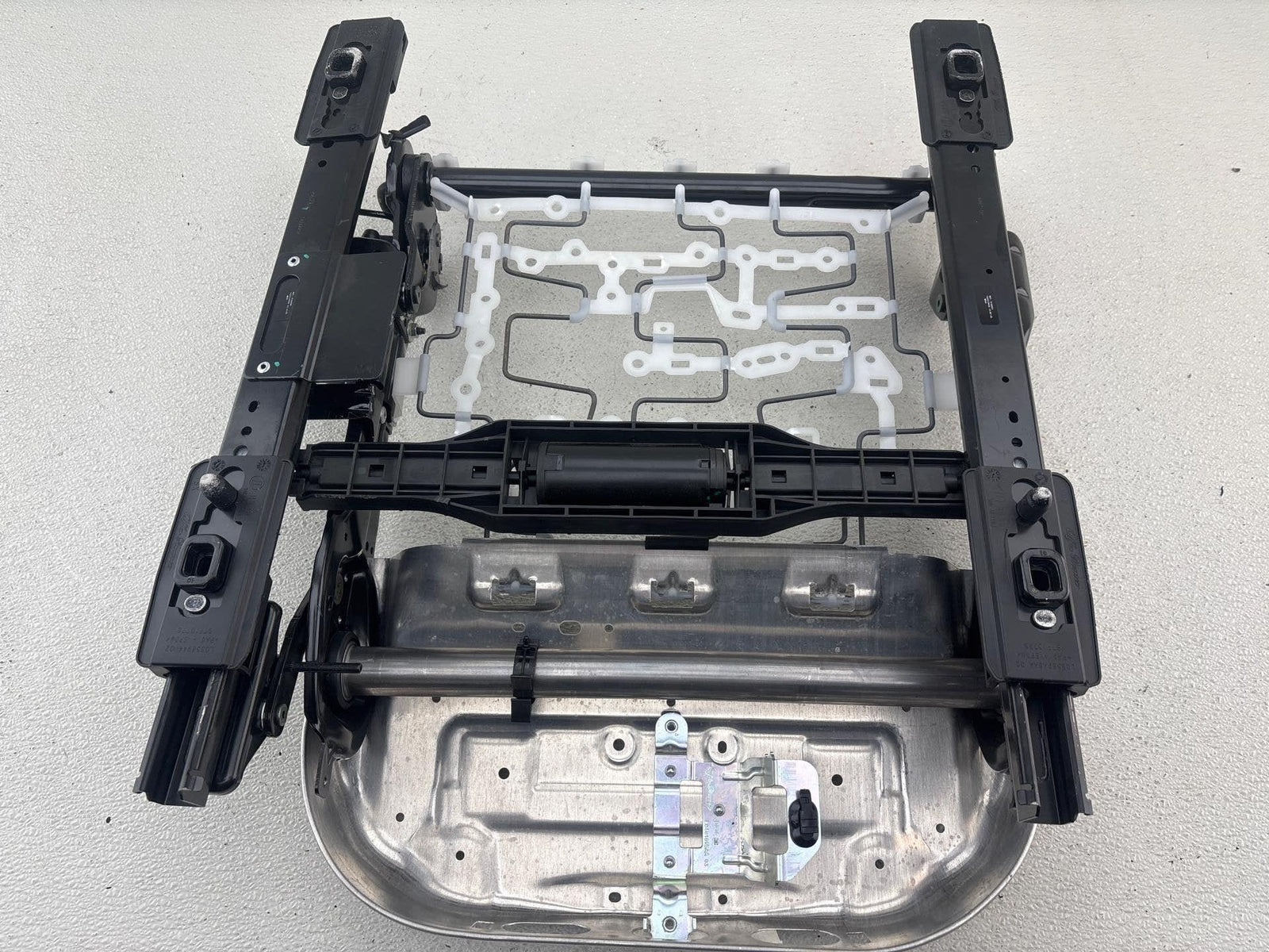 17-25 Alfa Romeo Giulia / Stelvio Front Left Side Seat Frame Track Oem