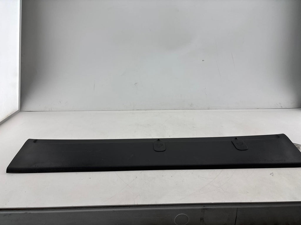 01-07 Chevy Silverado / GMC Sierra Back Glass Reveal Molding OEM 10371626