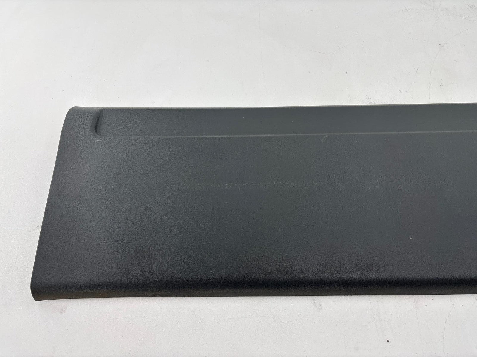 01-07 Chevy Silverado / GMC Sierra Back Glass Reveal Molding OEM 10371626